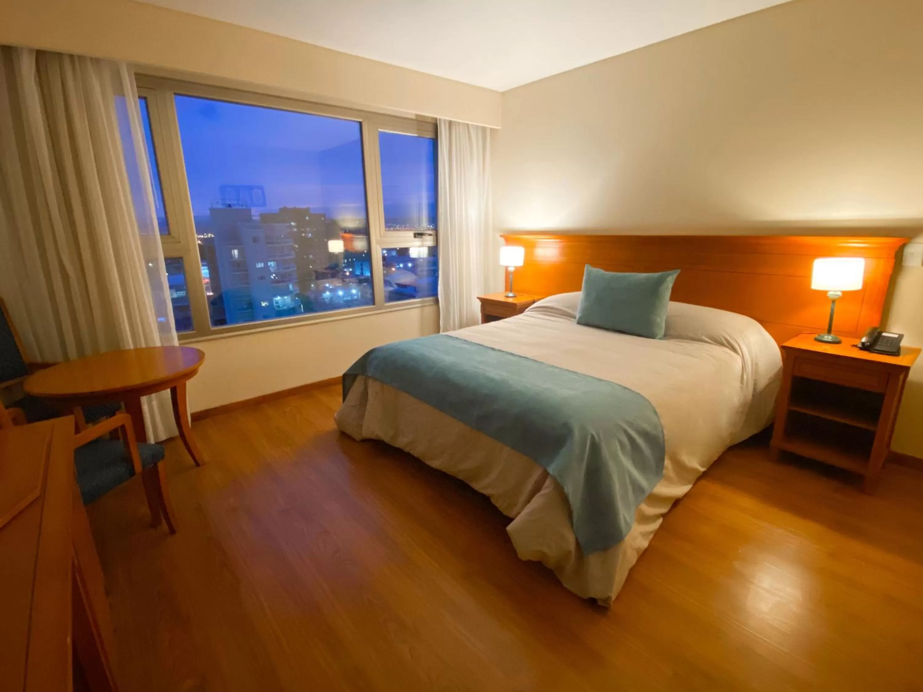 Bedroom, Bed in Yene hue