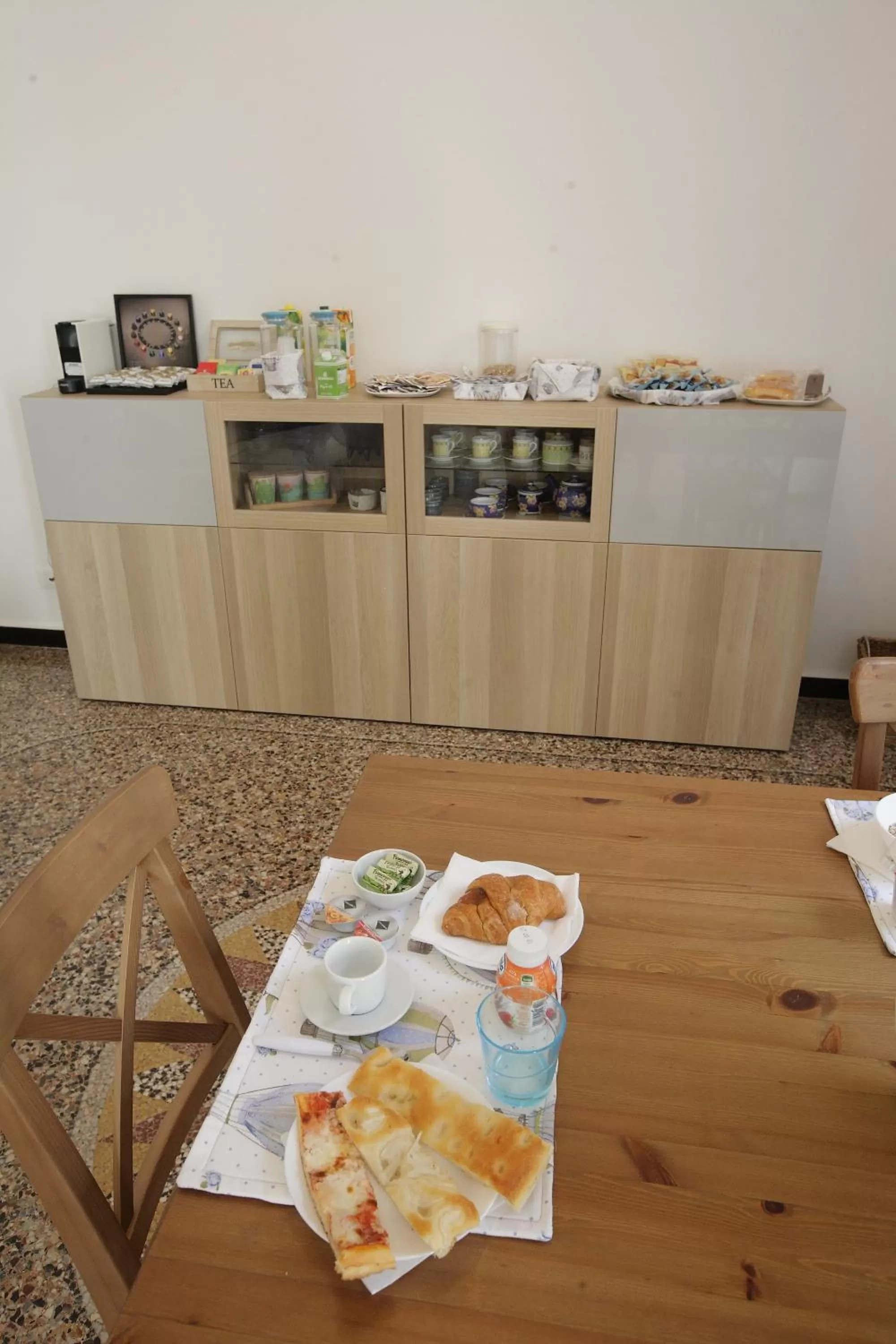 Dining area in HOT AIR BALLOONS B&B