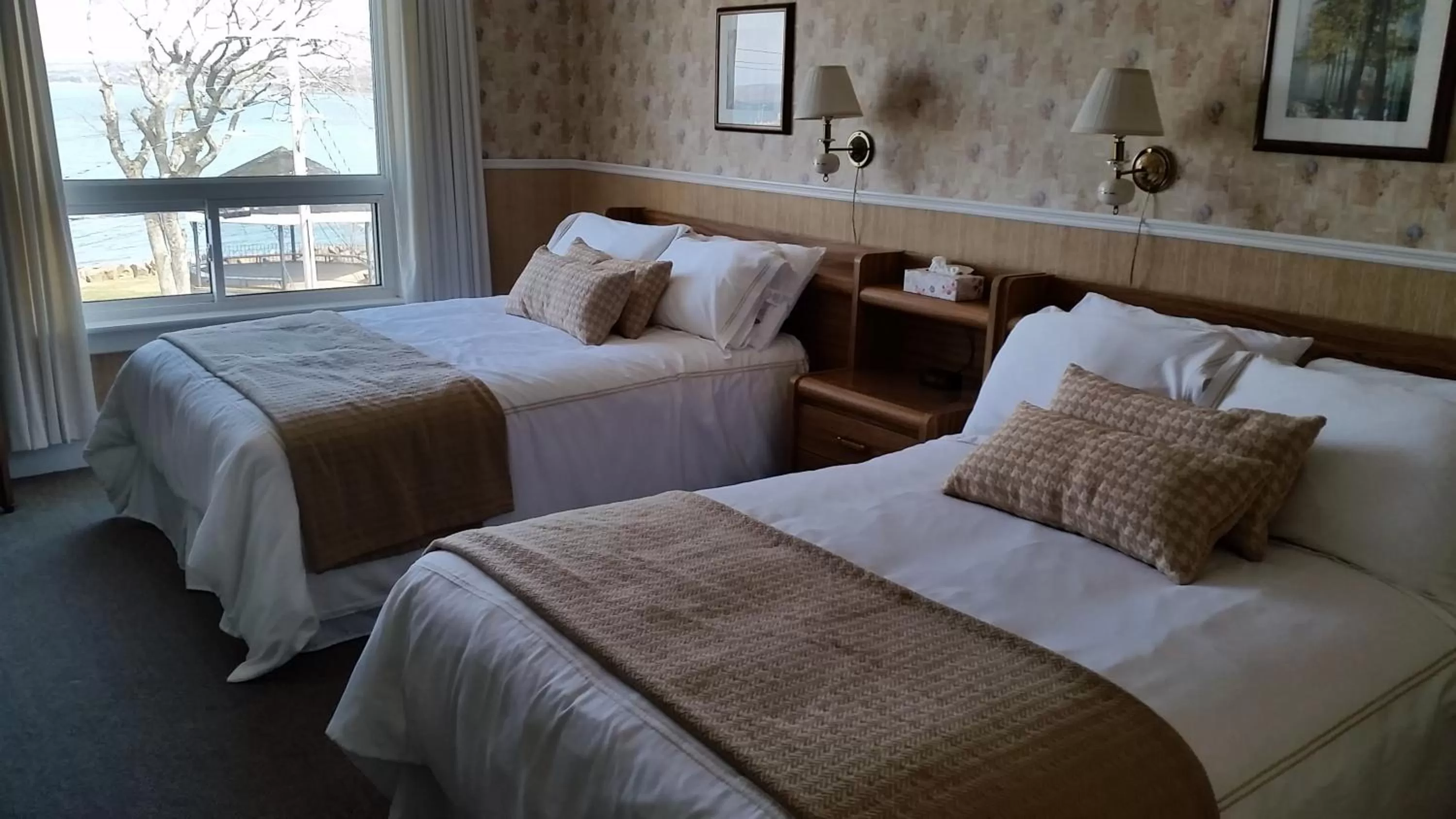 Bedroom, Bed in Bayside Inn