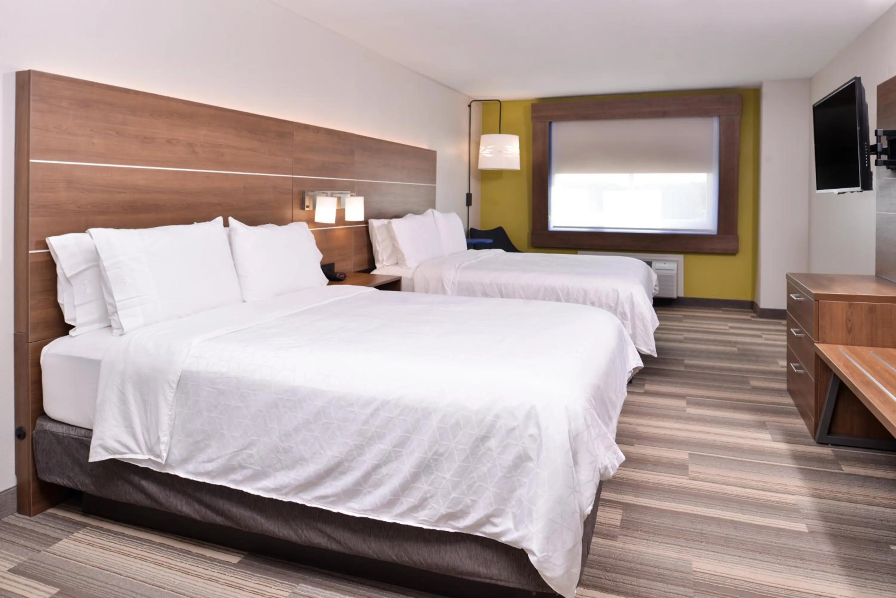 Photo of the whole room, Bed in Holiday Inn Express Hotel & Suites Elgin by IHG