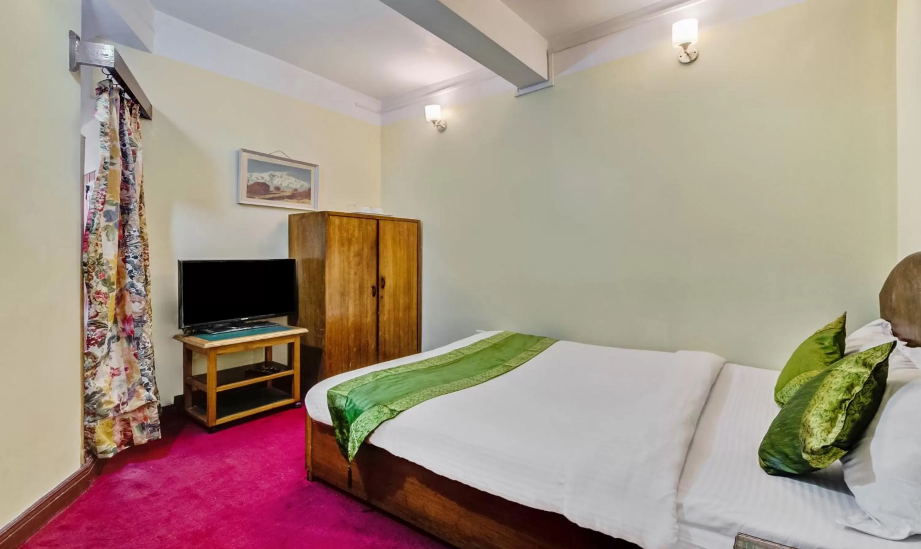 Photo of the whole room, Bed in Dekeling Hotel