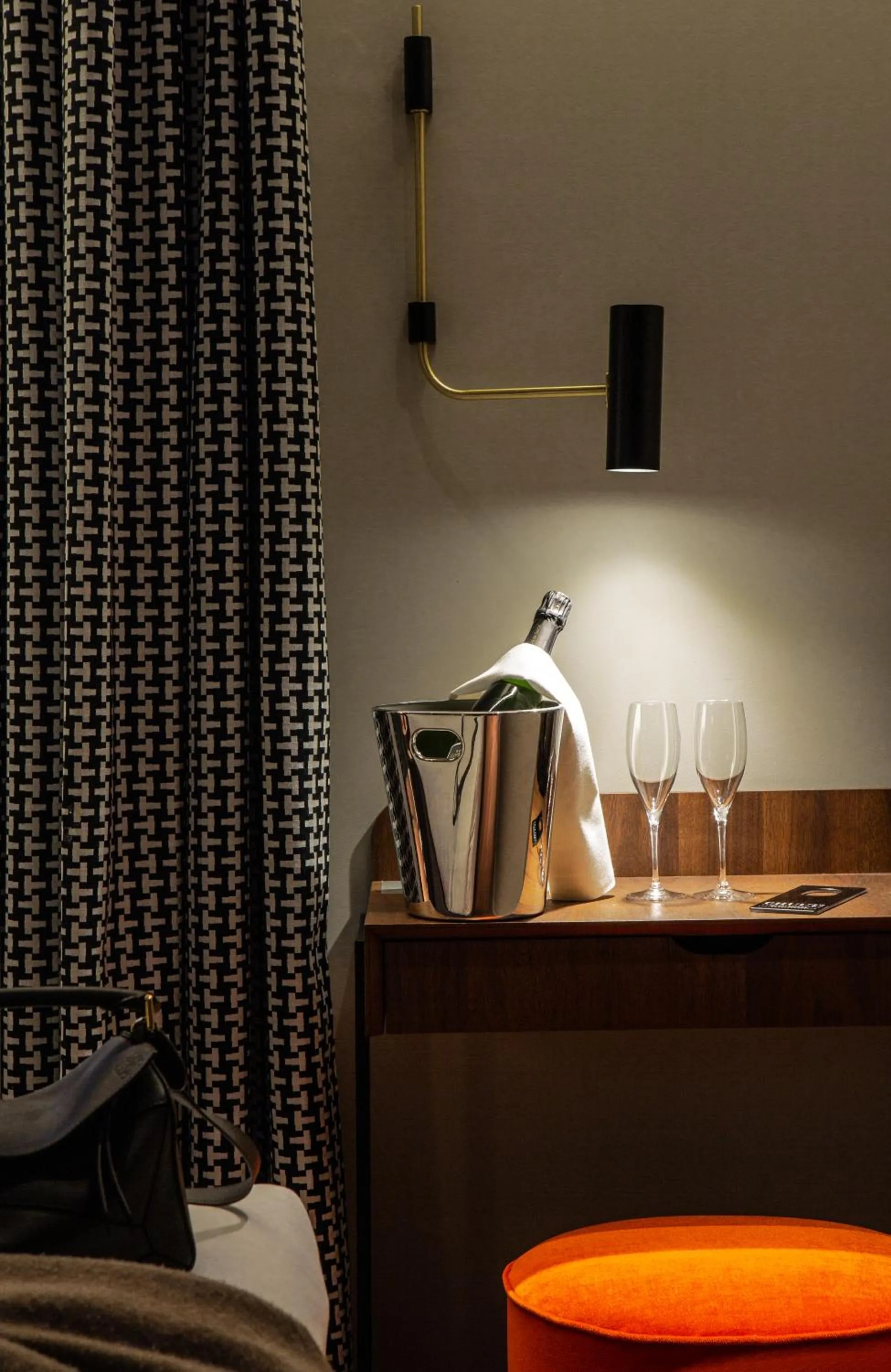 Bedroom, Bed in Hotel Flanelles Paris