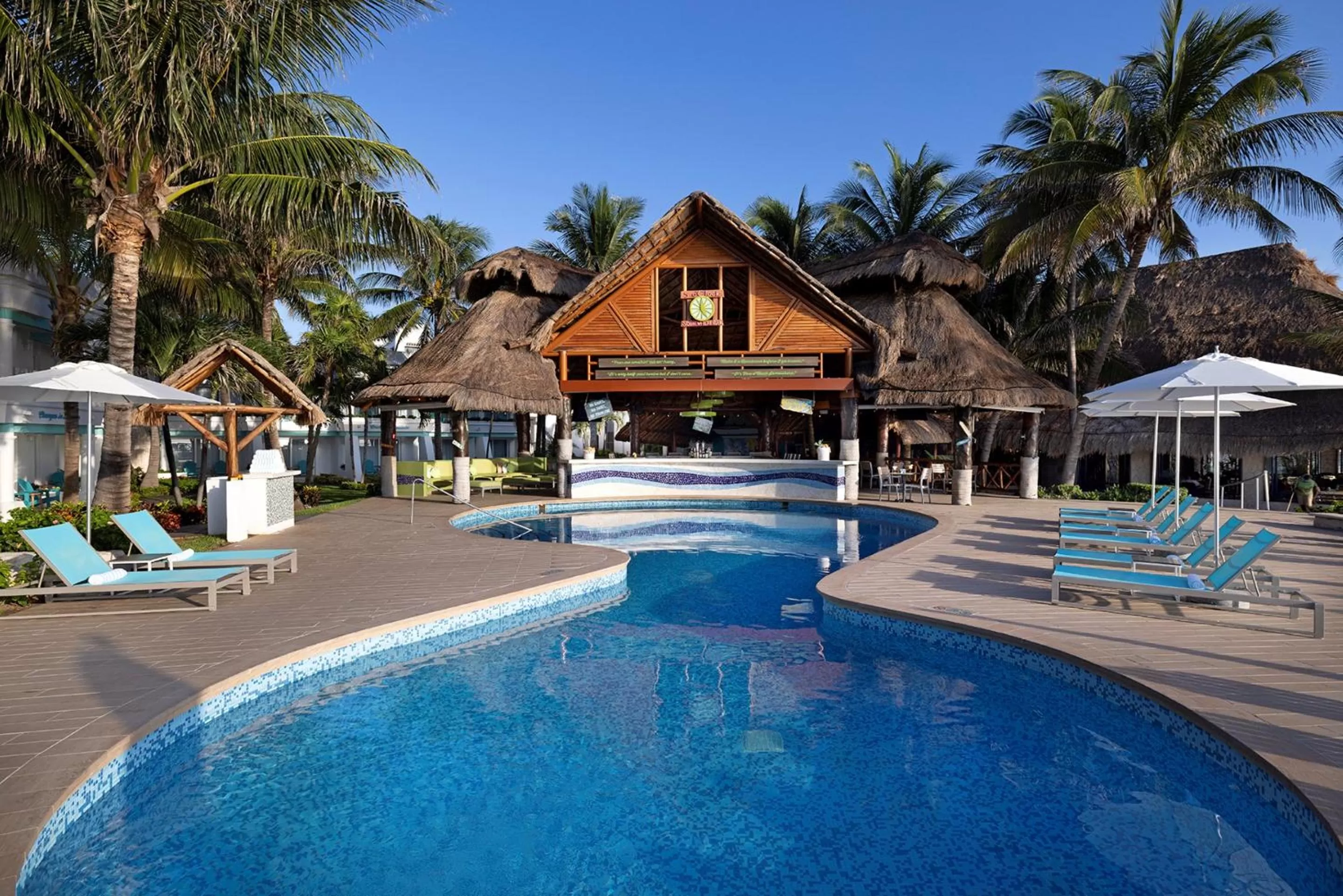 Lounge or bar in Margaritaville Island Reserve Riviera Cancún - A Karisma All-Inclusive Experience for All