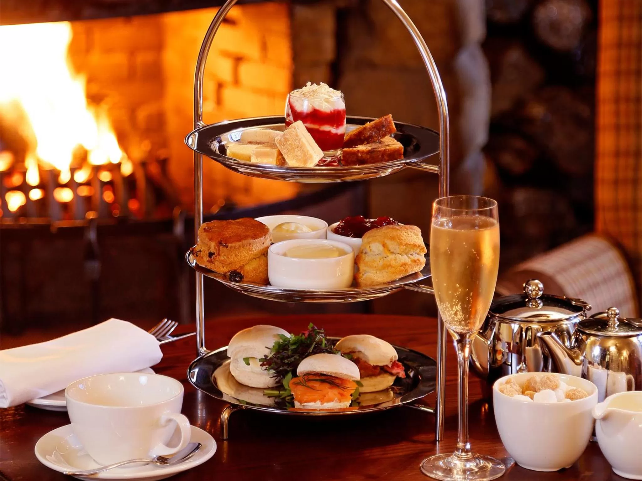 Restaurant/places to eat in Macdonald Houstoun House