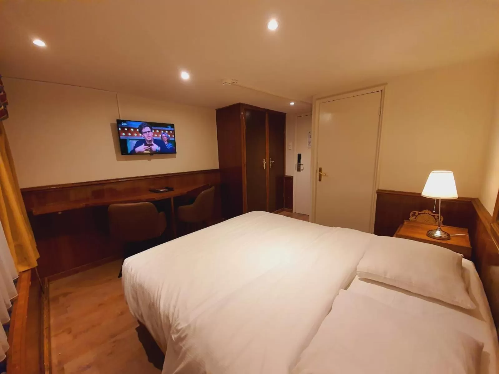 Photo of the whole room in Rembrandtplein Hotel