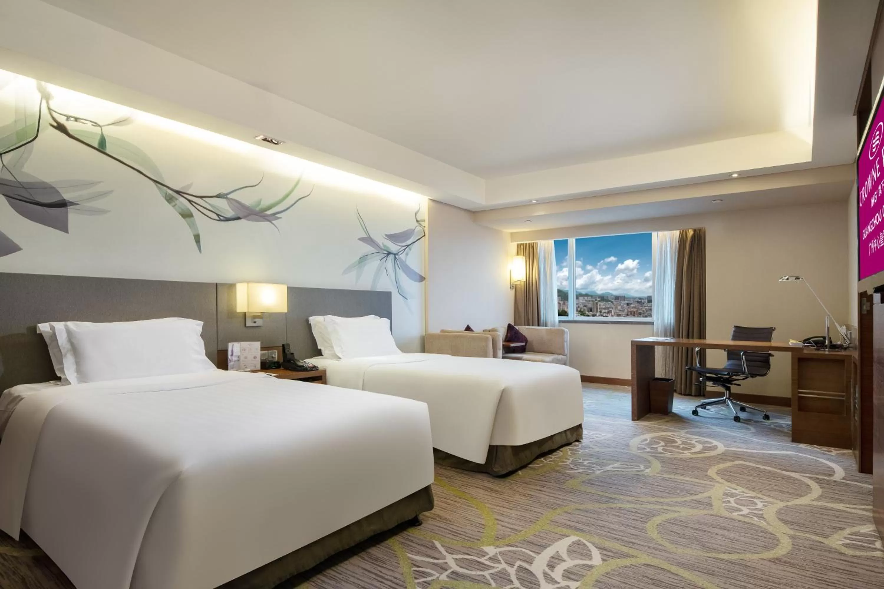 Photo of the whole room, Bed in Crowne Plaza Guangzhou City Centre by IHG