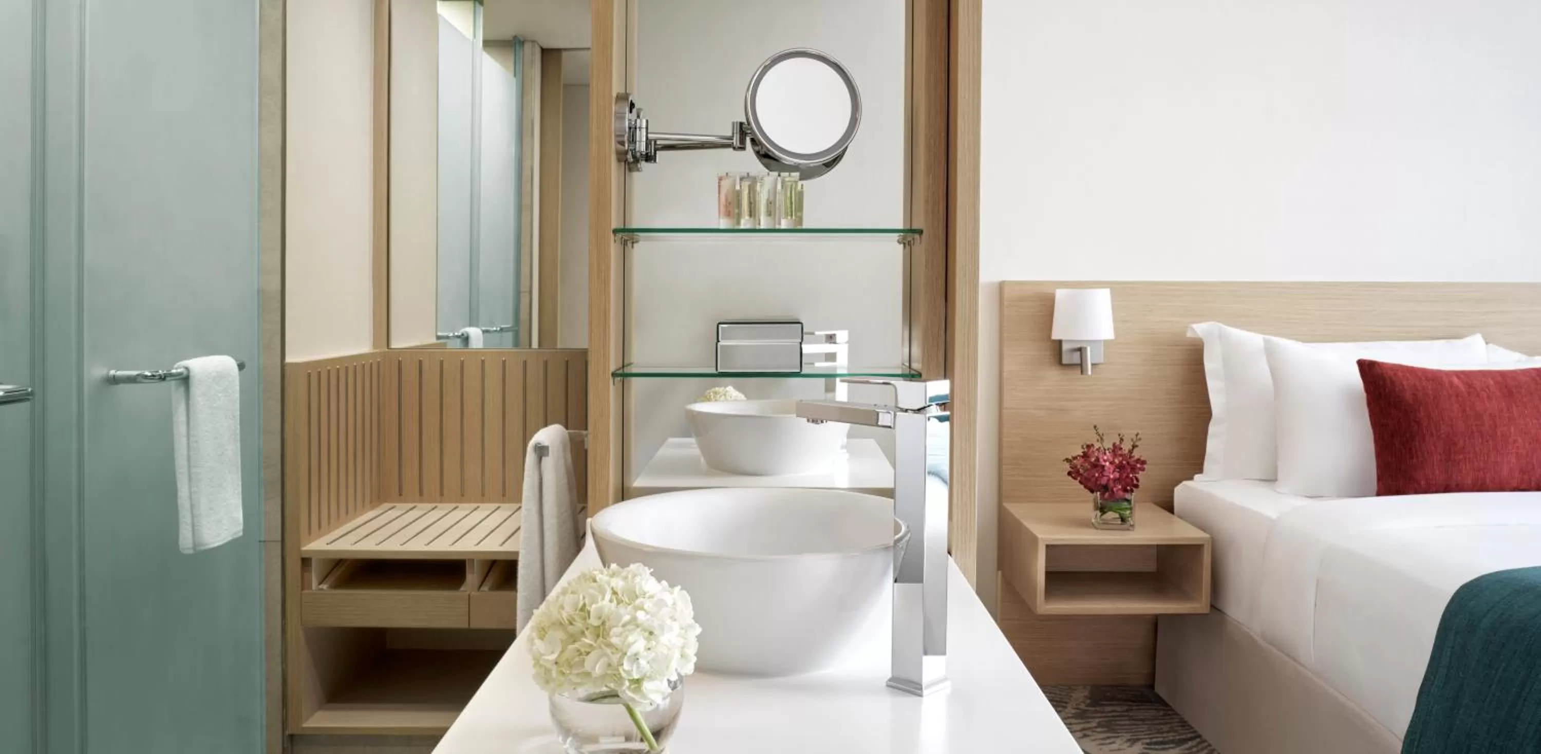 Bathroom, Bed in Avani Ibn Battuta Dubai Hotel