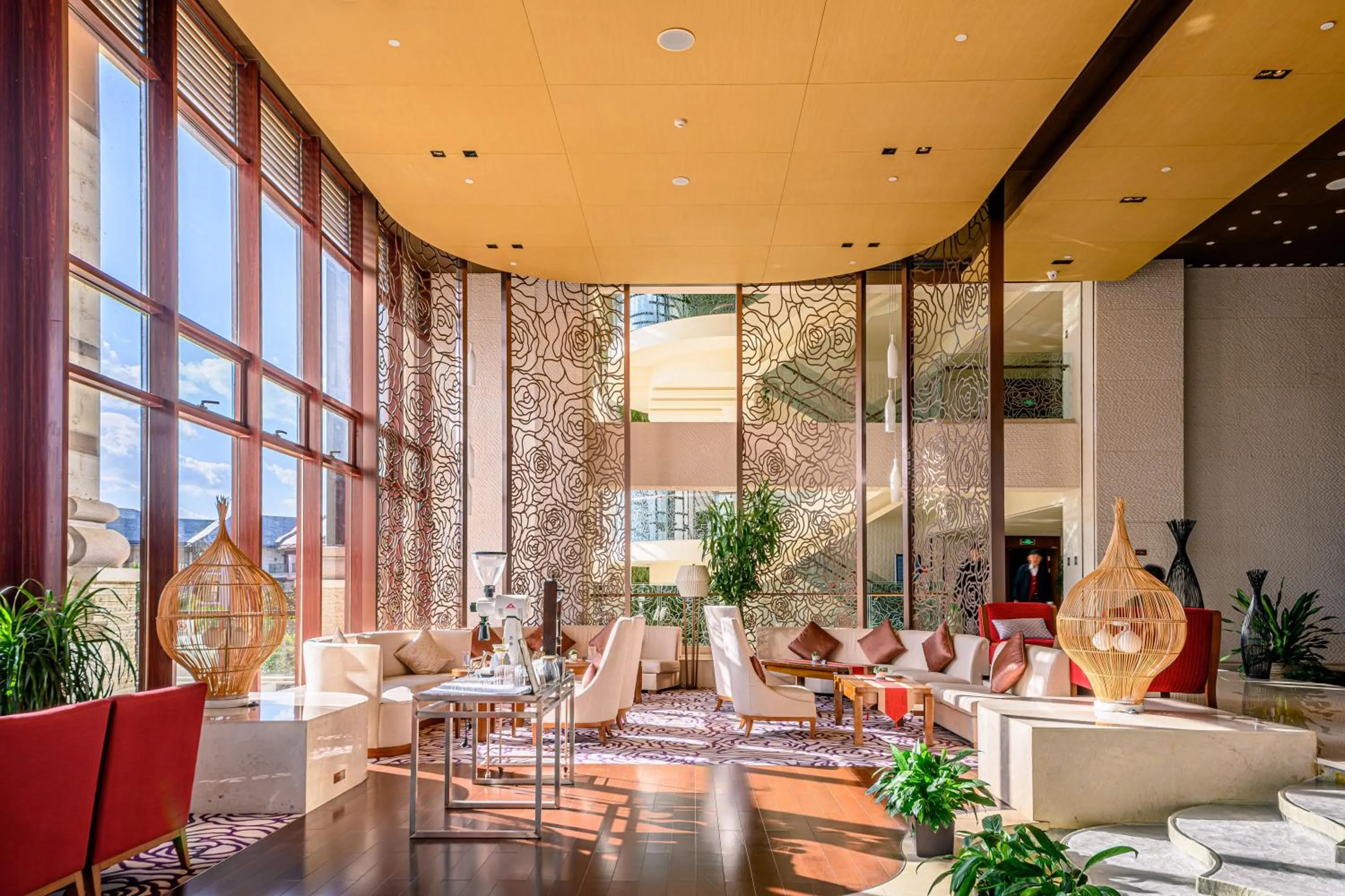 Lounge or bar in HUALUXE Hotels & Resorts Kunming