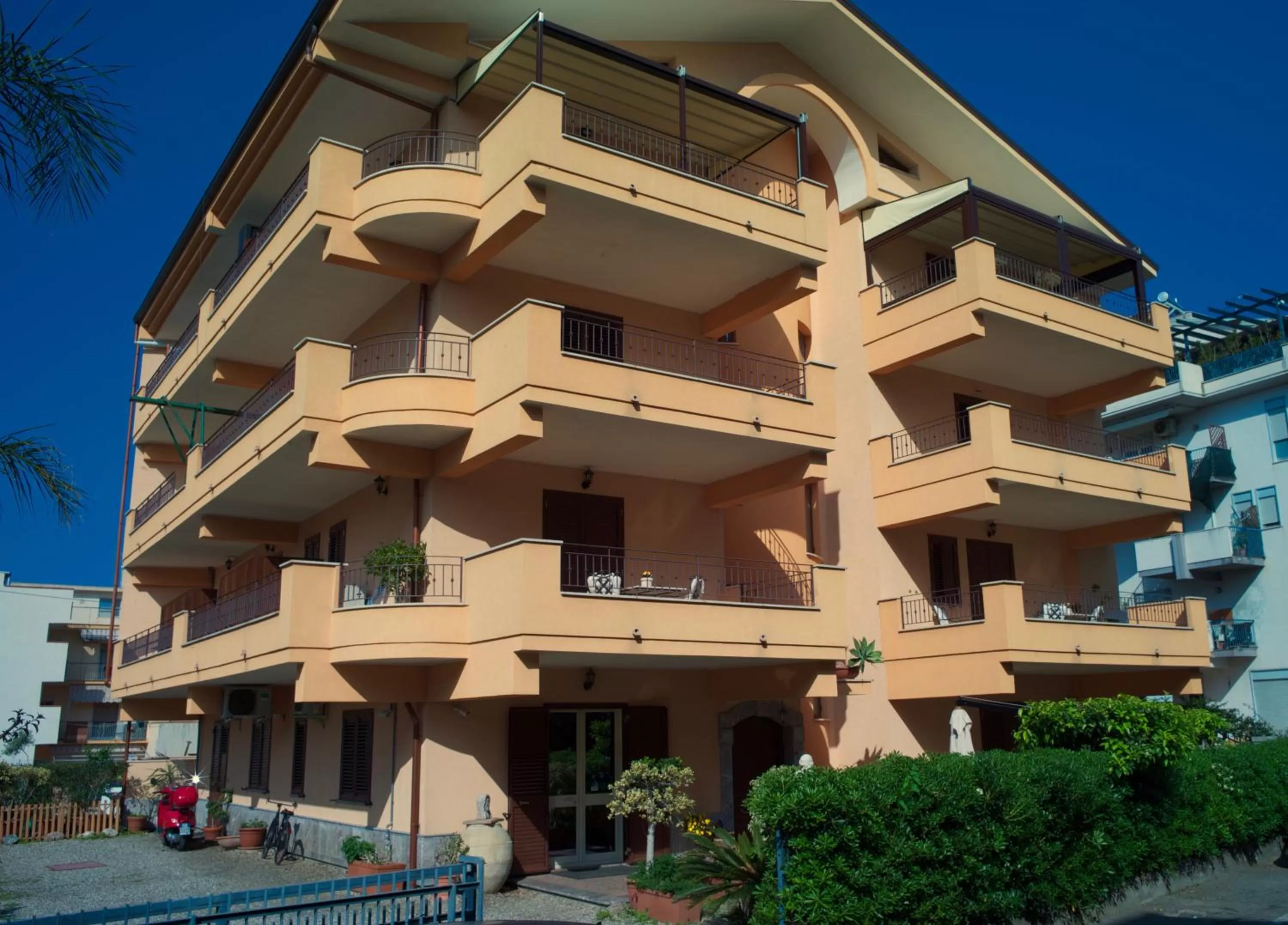 Facade/entrance in B&B MareAgrò