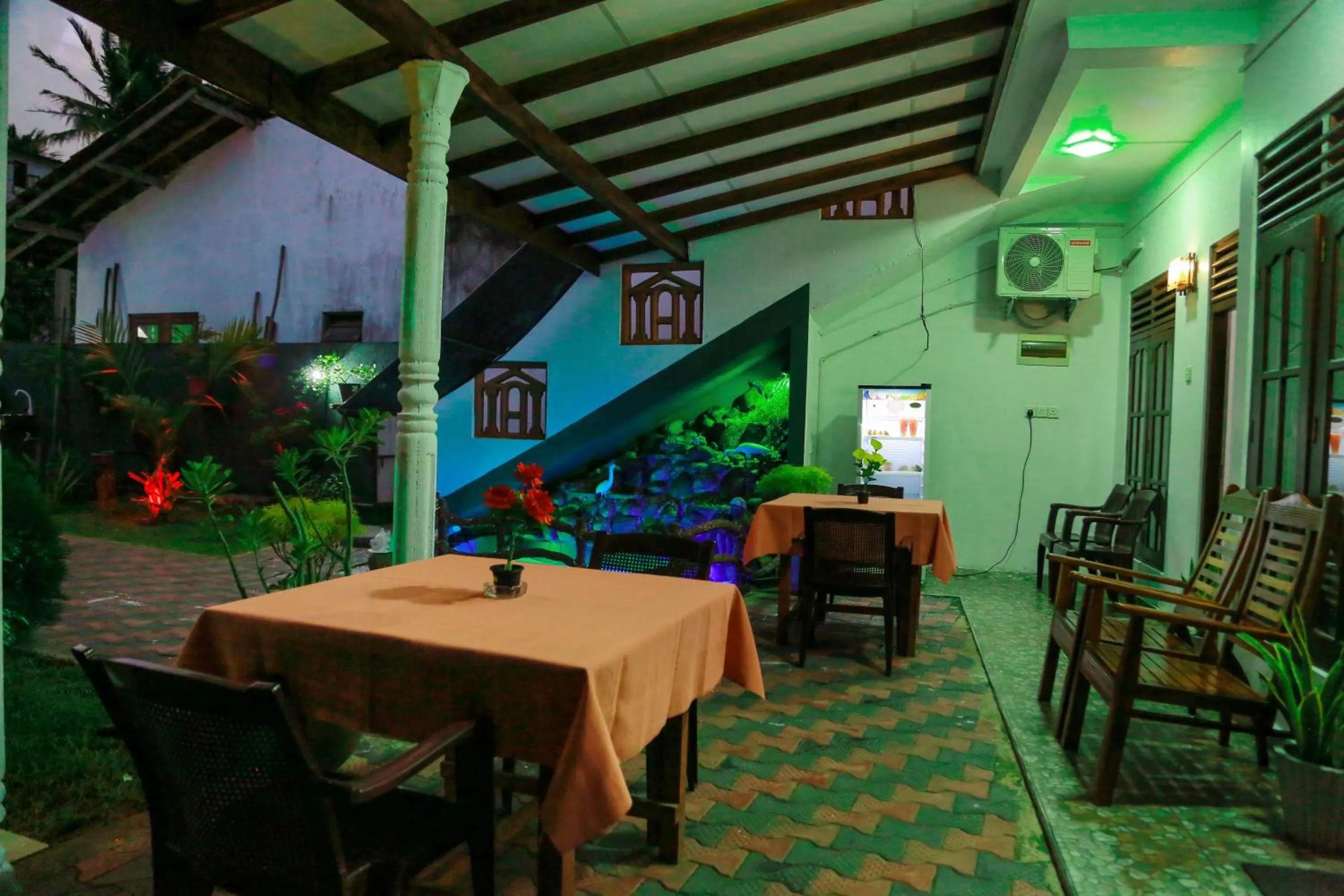 Restaurant/Places to Eat in Sanda Hiru Guest