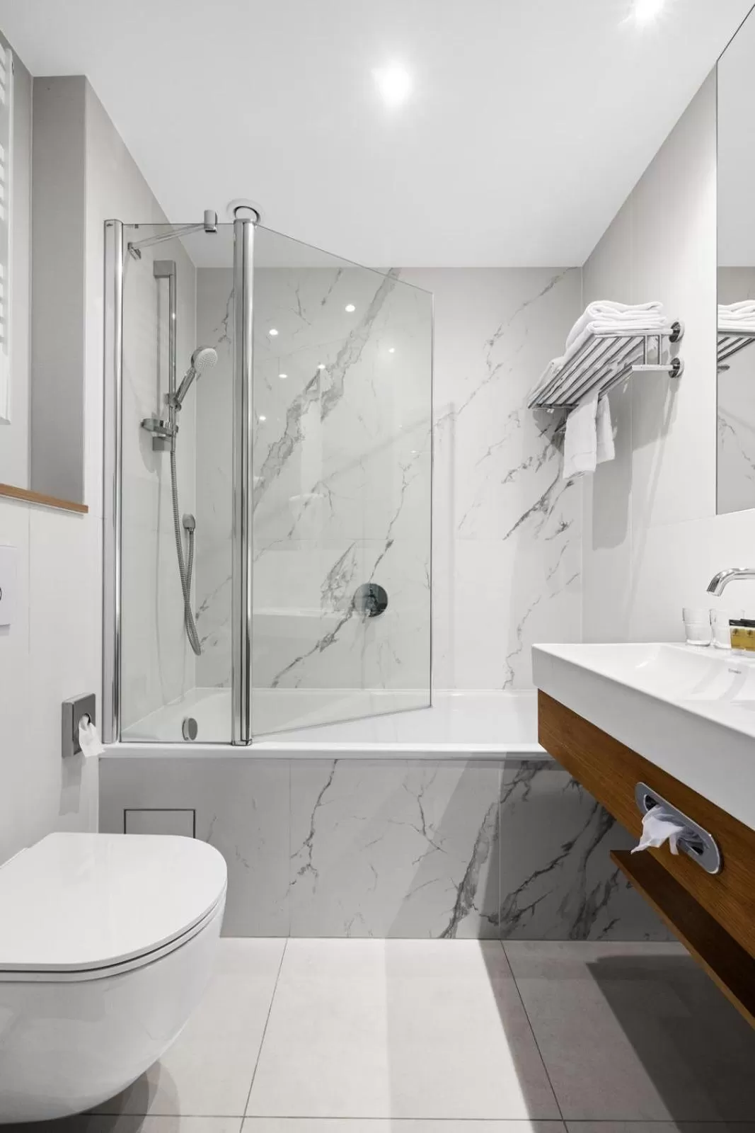 Shower in Maloves Resort & Spa