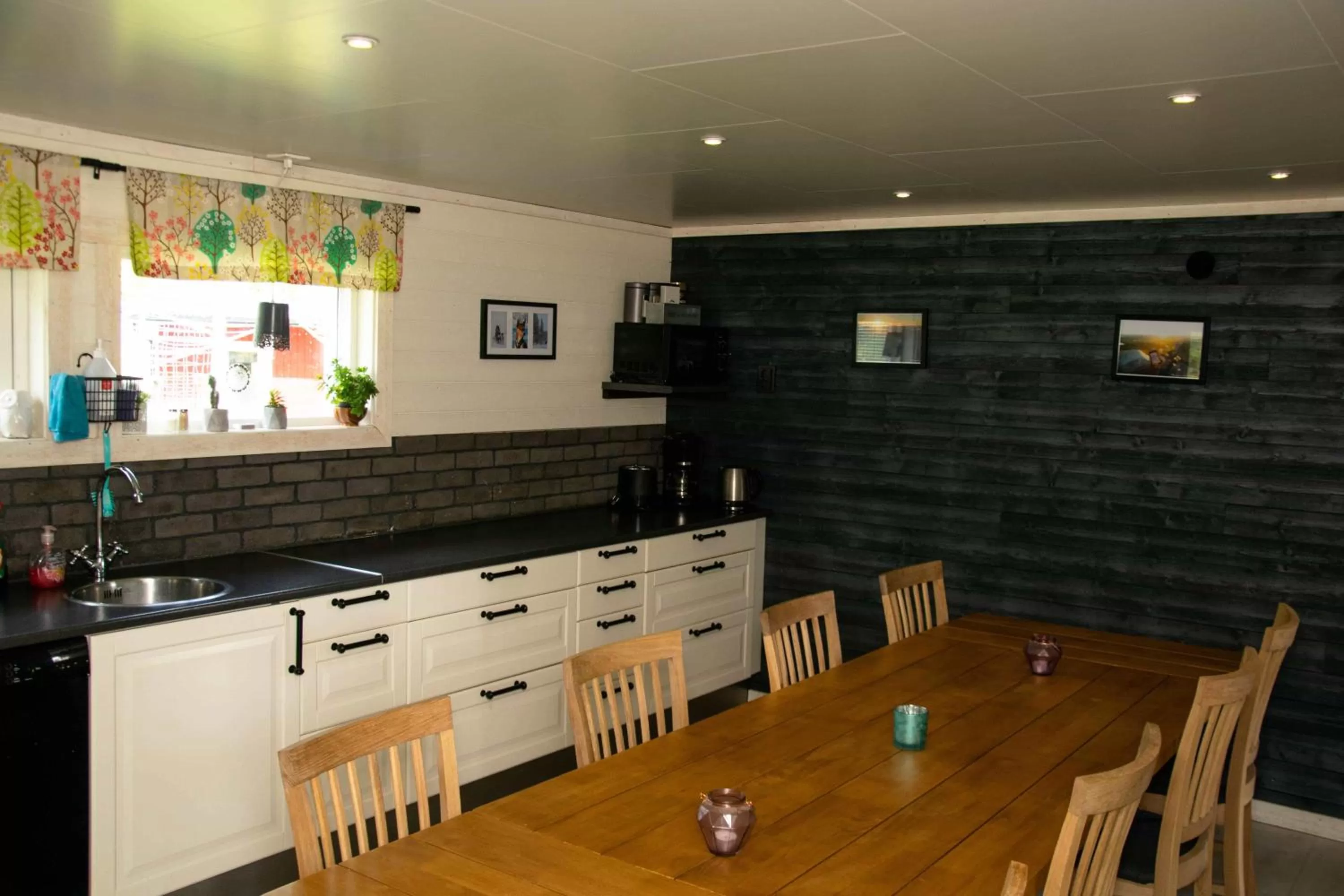 kitchen in Husky Lodge Hostel