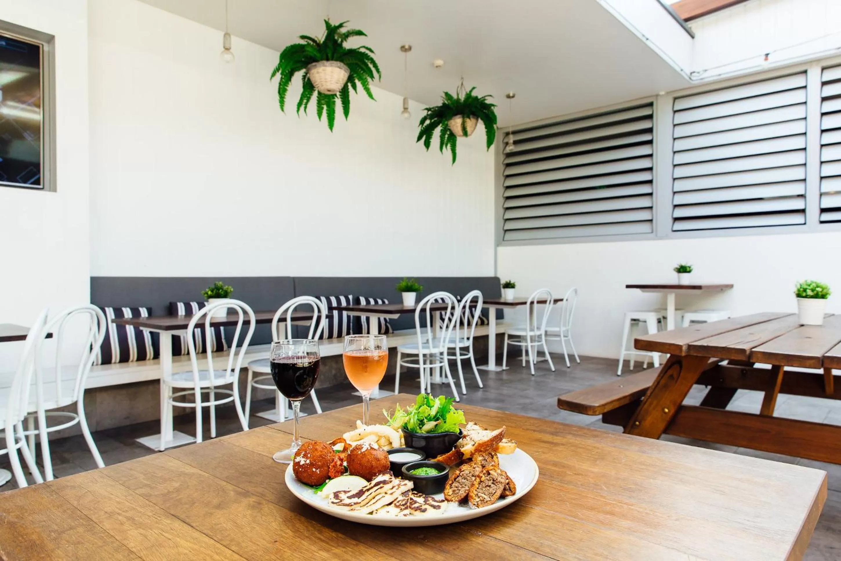 Restaurant/places to eat in Coniston Hotel Wollongong