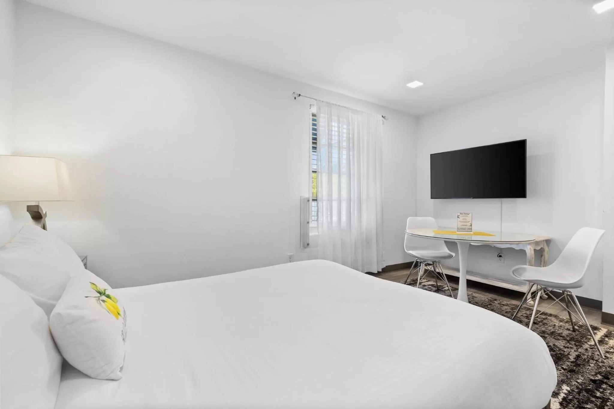 Bed in Sunset Inn-South Miami