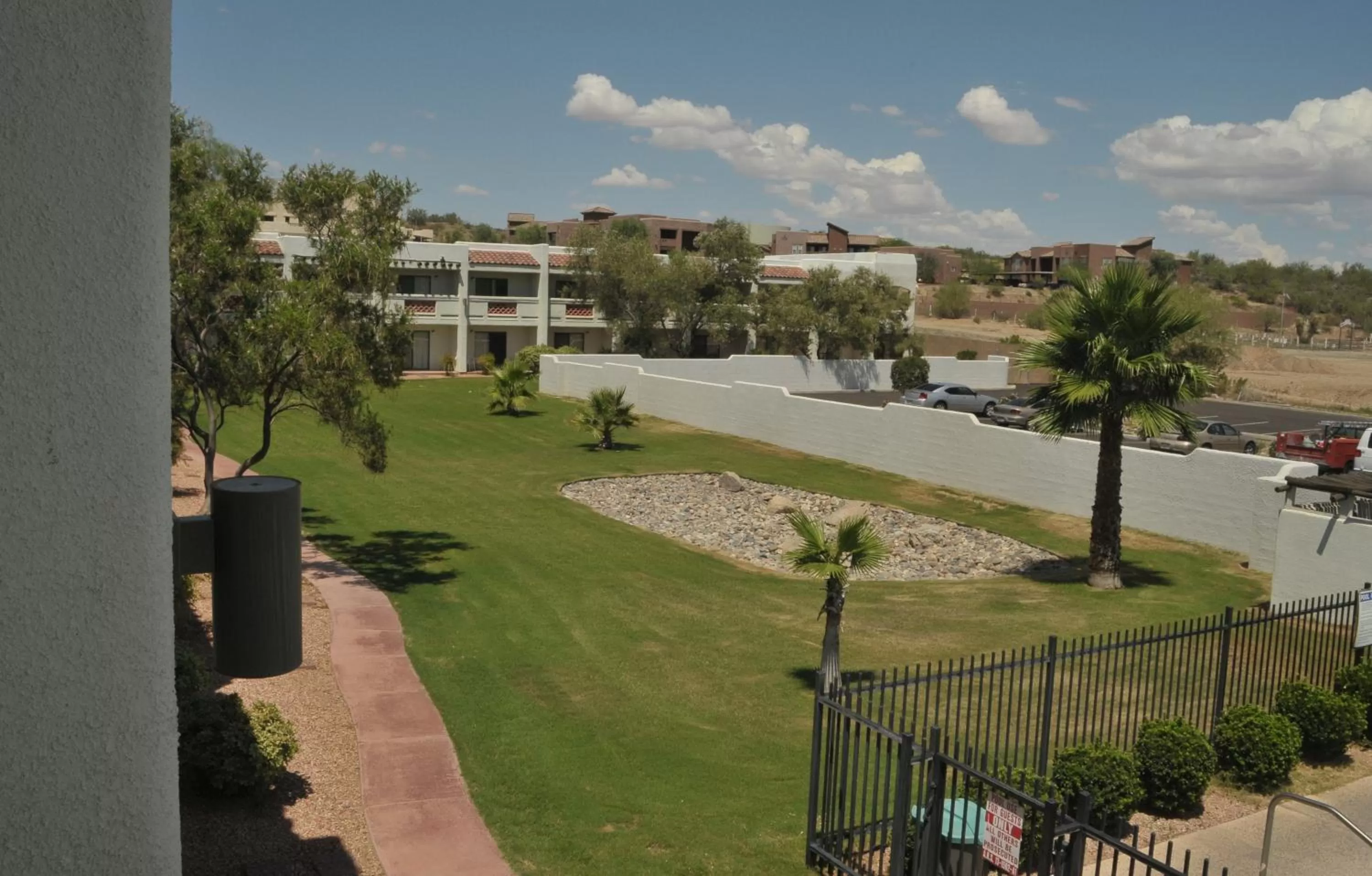 Garden in Los Viajeros Inn