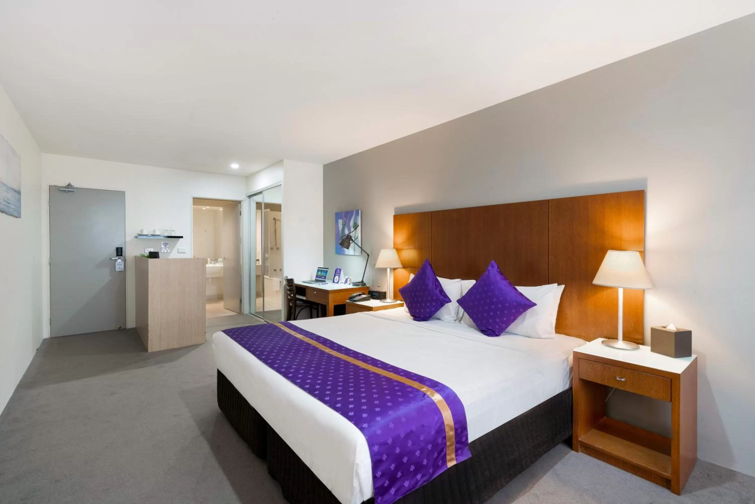 Bed in Park Regis Griffin Suites