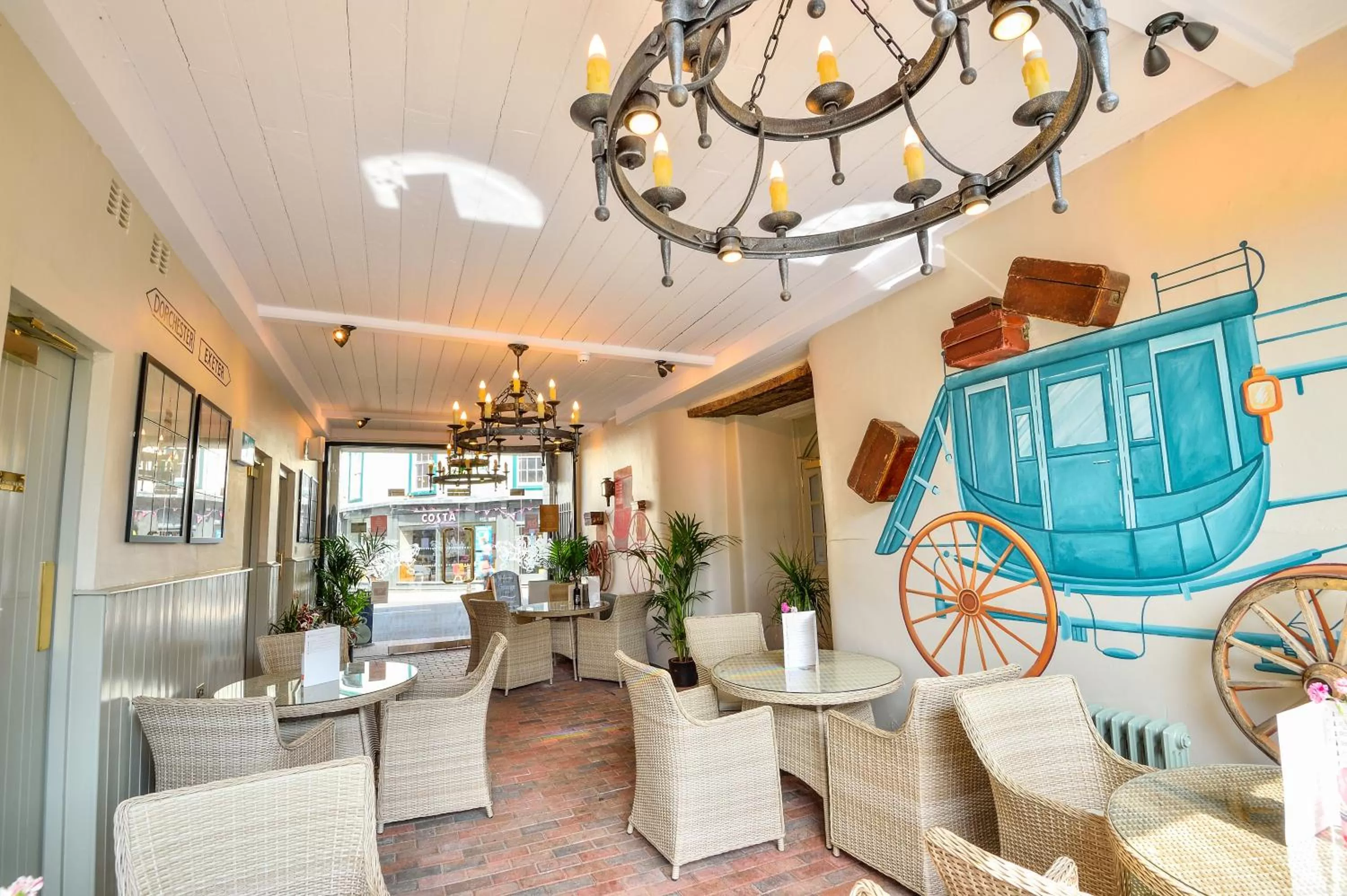 Restaurant/places to eat in The George Hotel