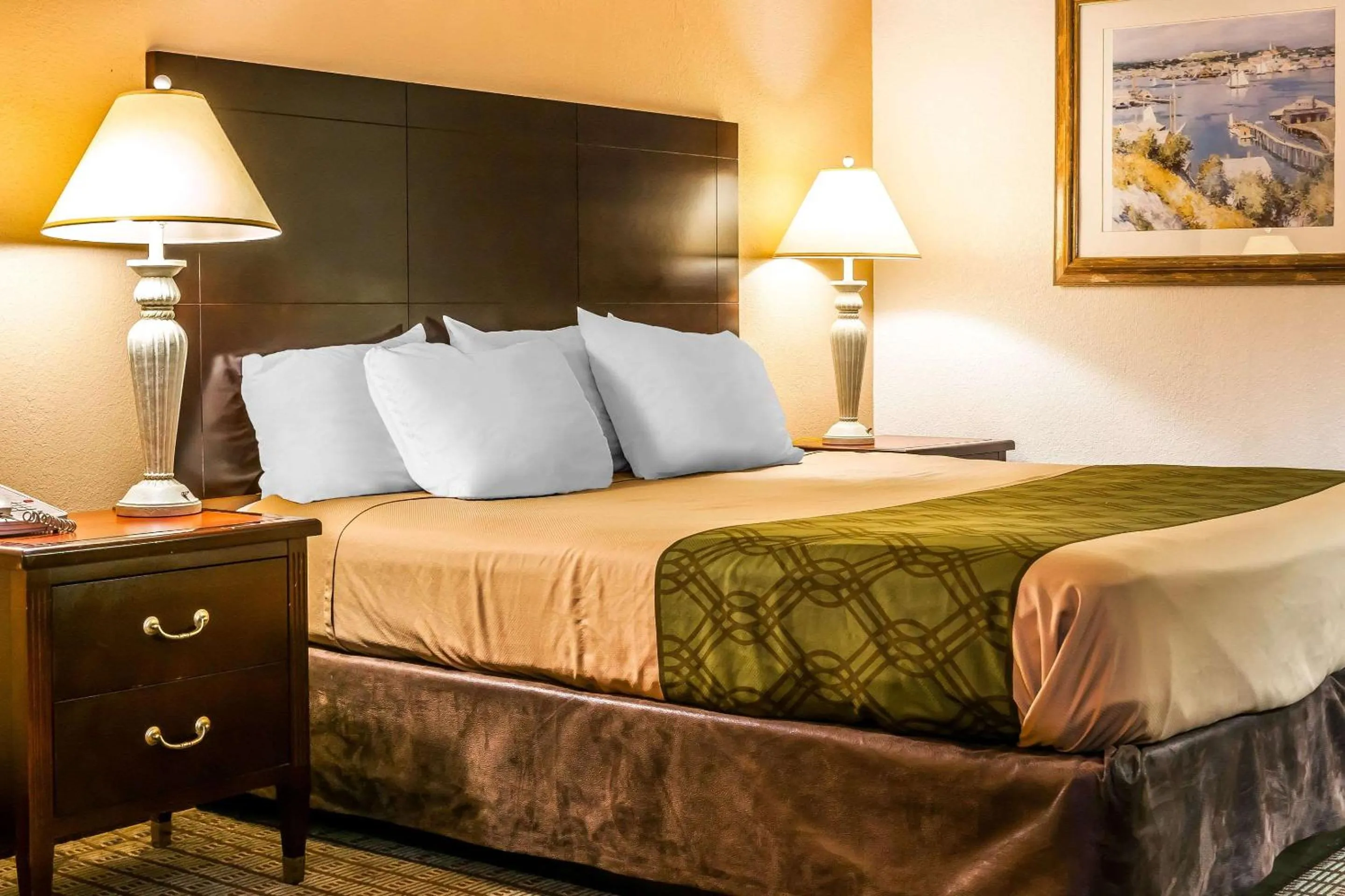 Photo of the whole room in Econo Lodge Vincennes