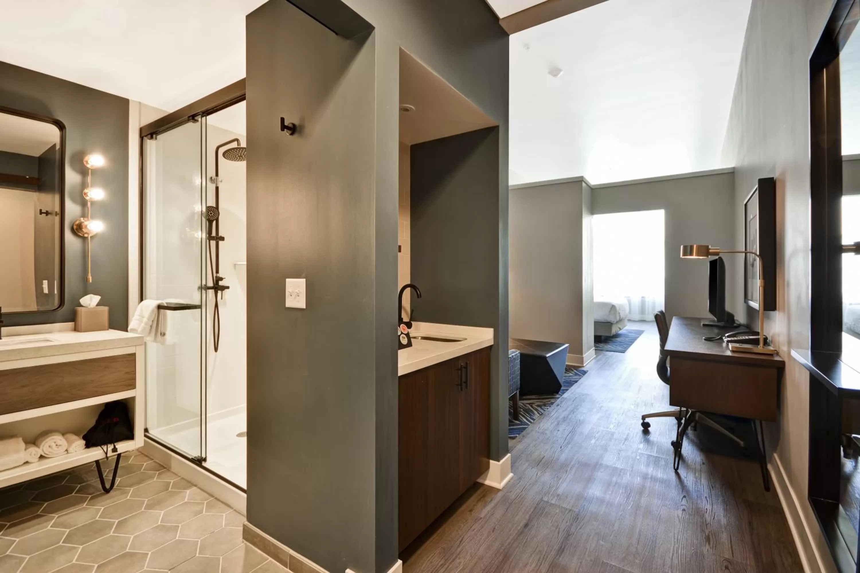 Photo of the whole room, Bed in Hotel Indigo Kansas City - The Crossroads by IHG