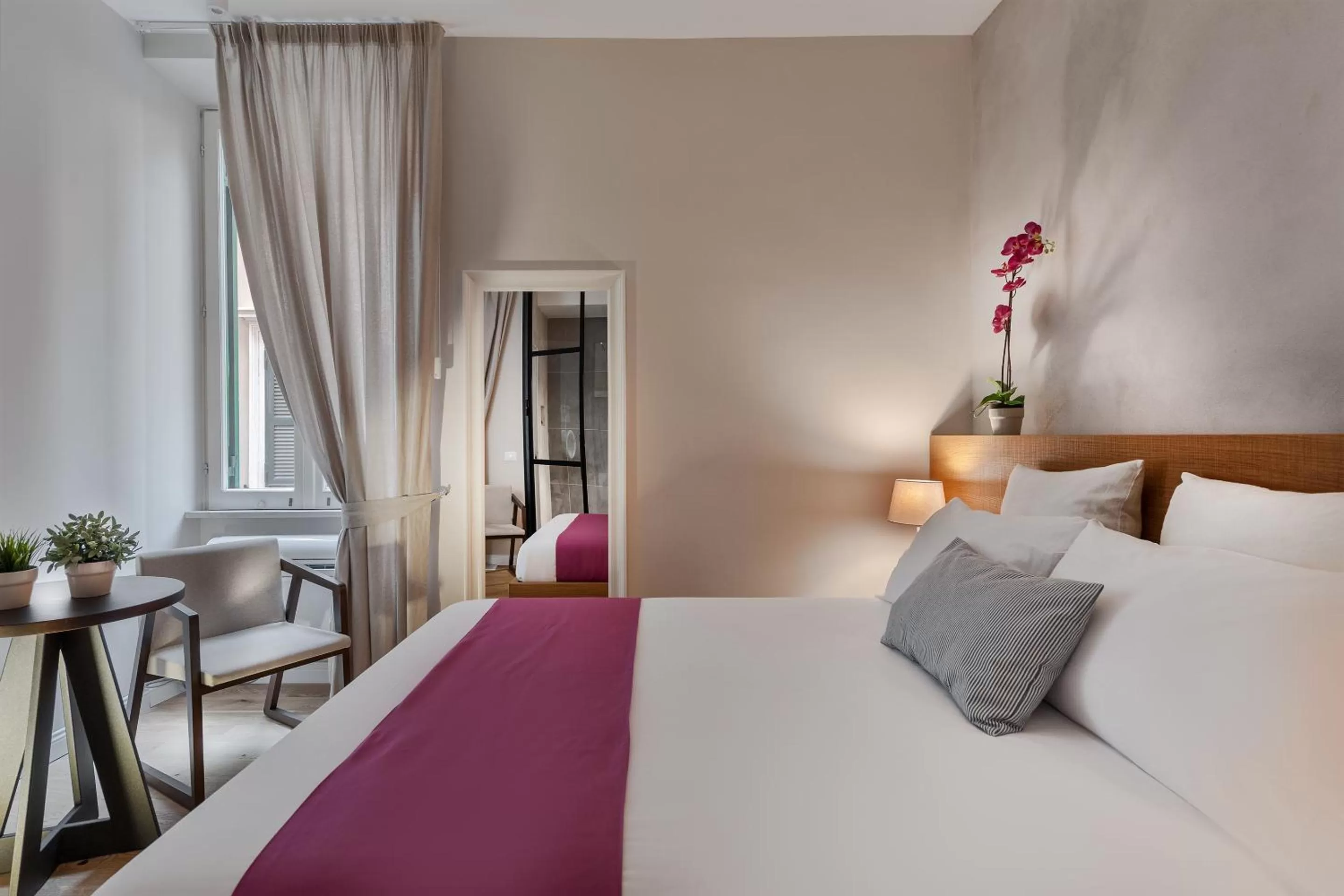 Photo of the whole room, Bed in The Spanish Suite Piazza di Spagna