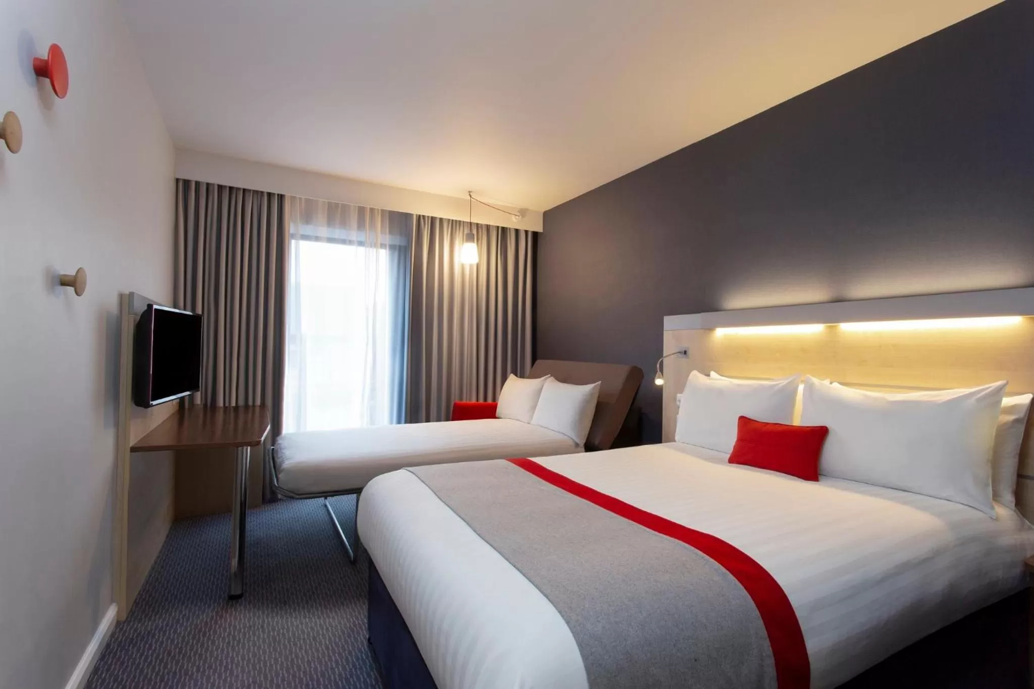 Photo of the whole room, Bed in Holiday Inn Express Cheltenham Town Centre by IHG