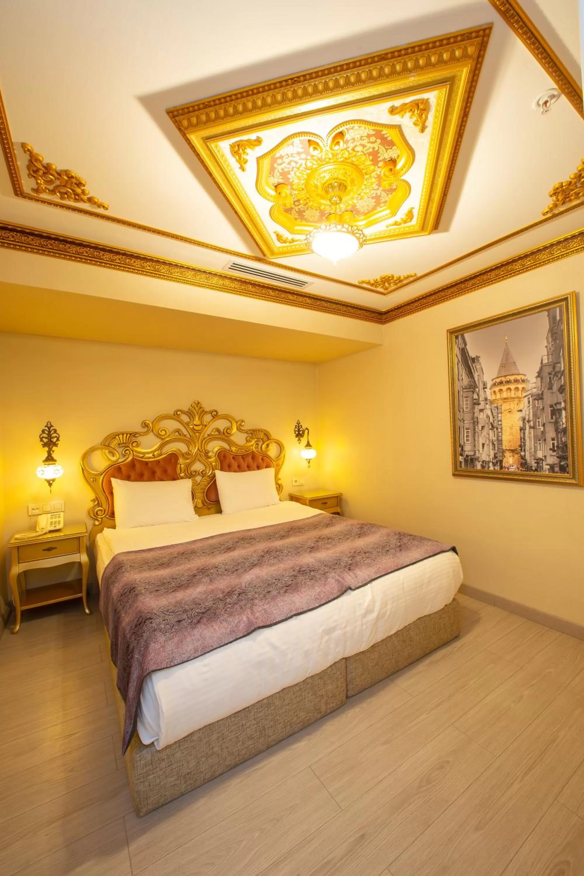 Bed in Empire Suite Hotel