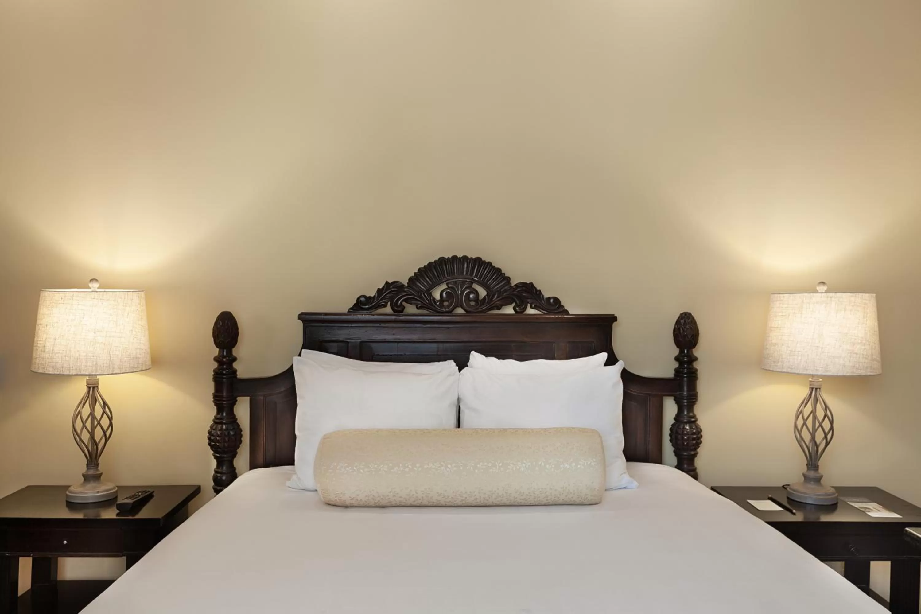 Bedroom, Bed in Hotel la Perla Leon