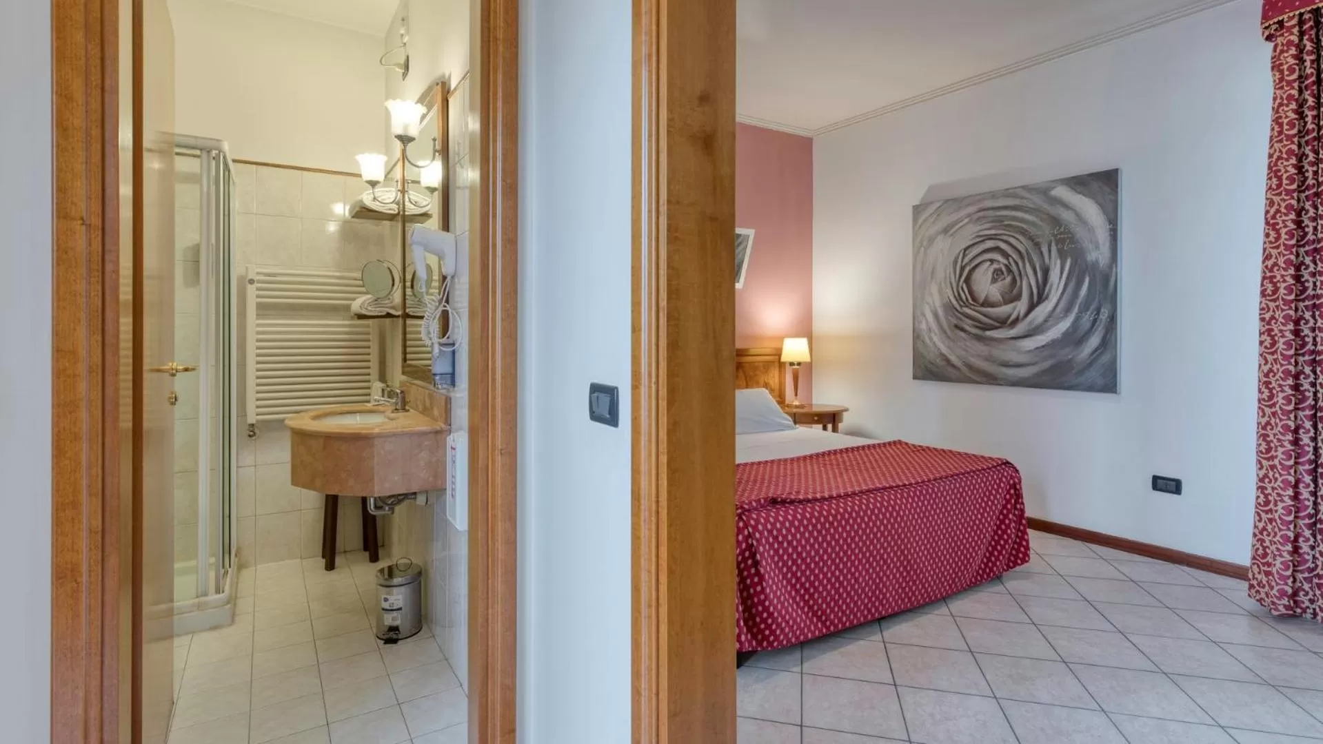 Photo of the whole room, Bed in Primotel Brescia