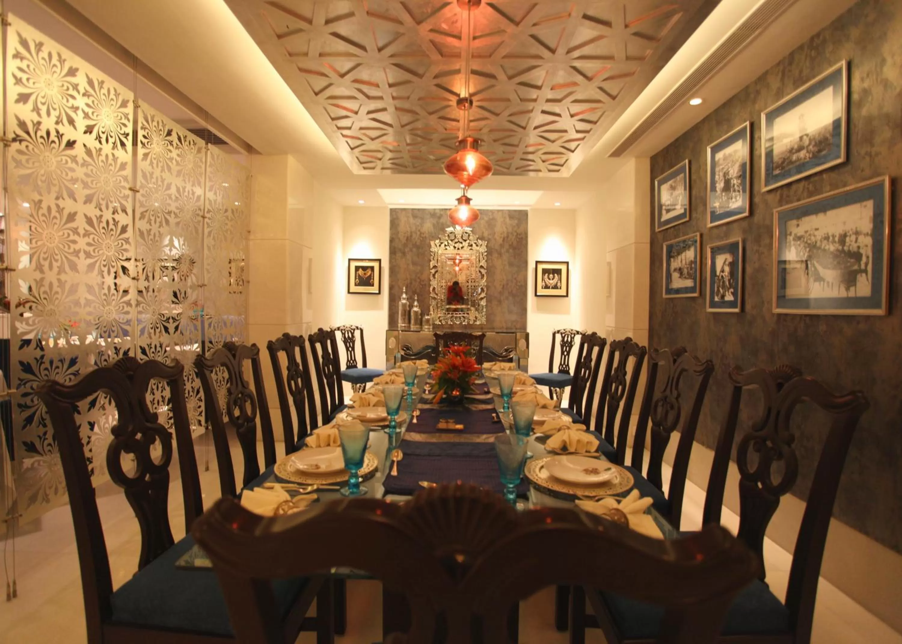 Restaurant/places to eat in The Golkonda Hotel