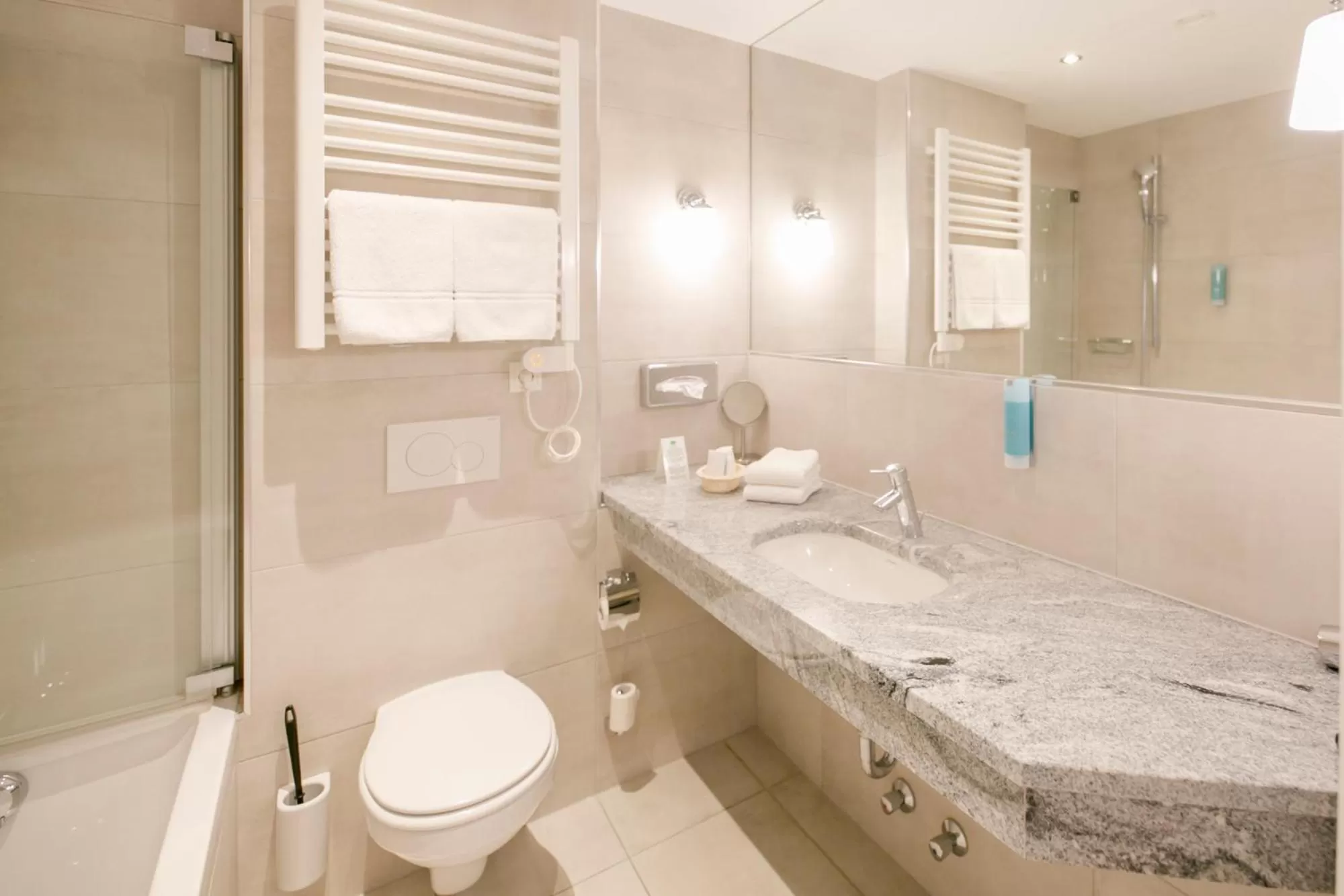 Photo of the whole room in Hotel Sailer