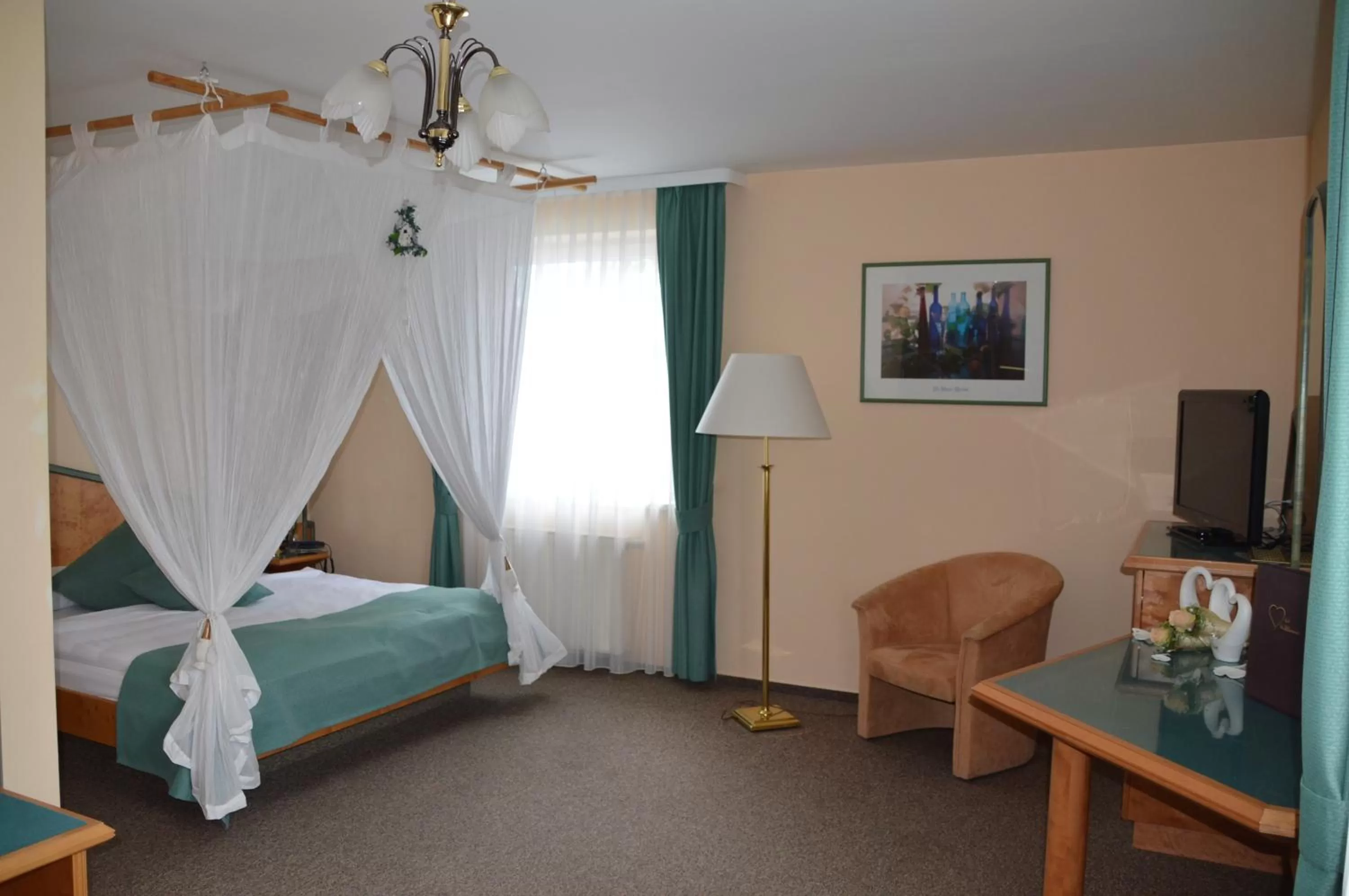 Bed in Hotel Auerhahn