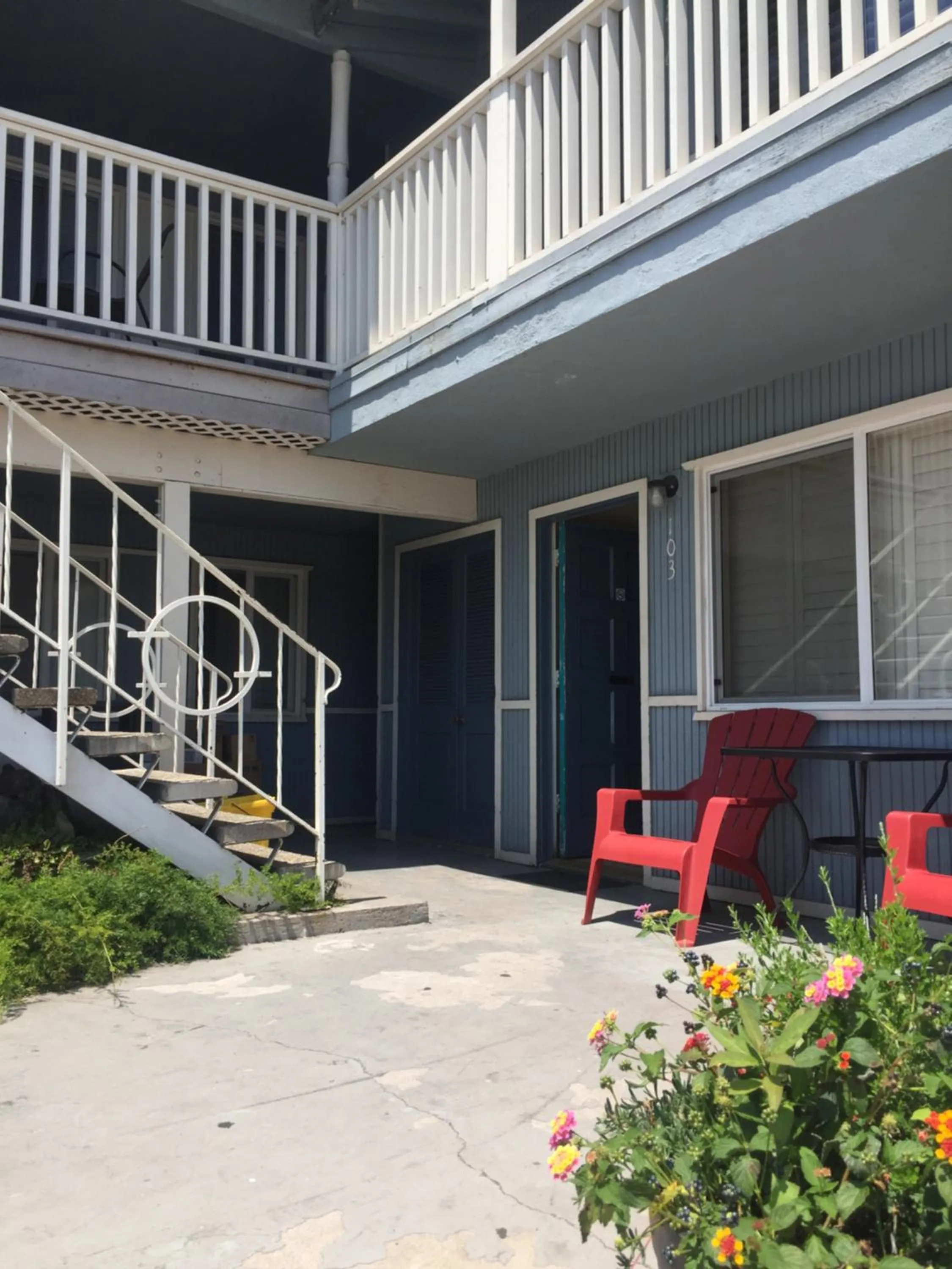 Property building in The Shores Inn