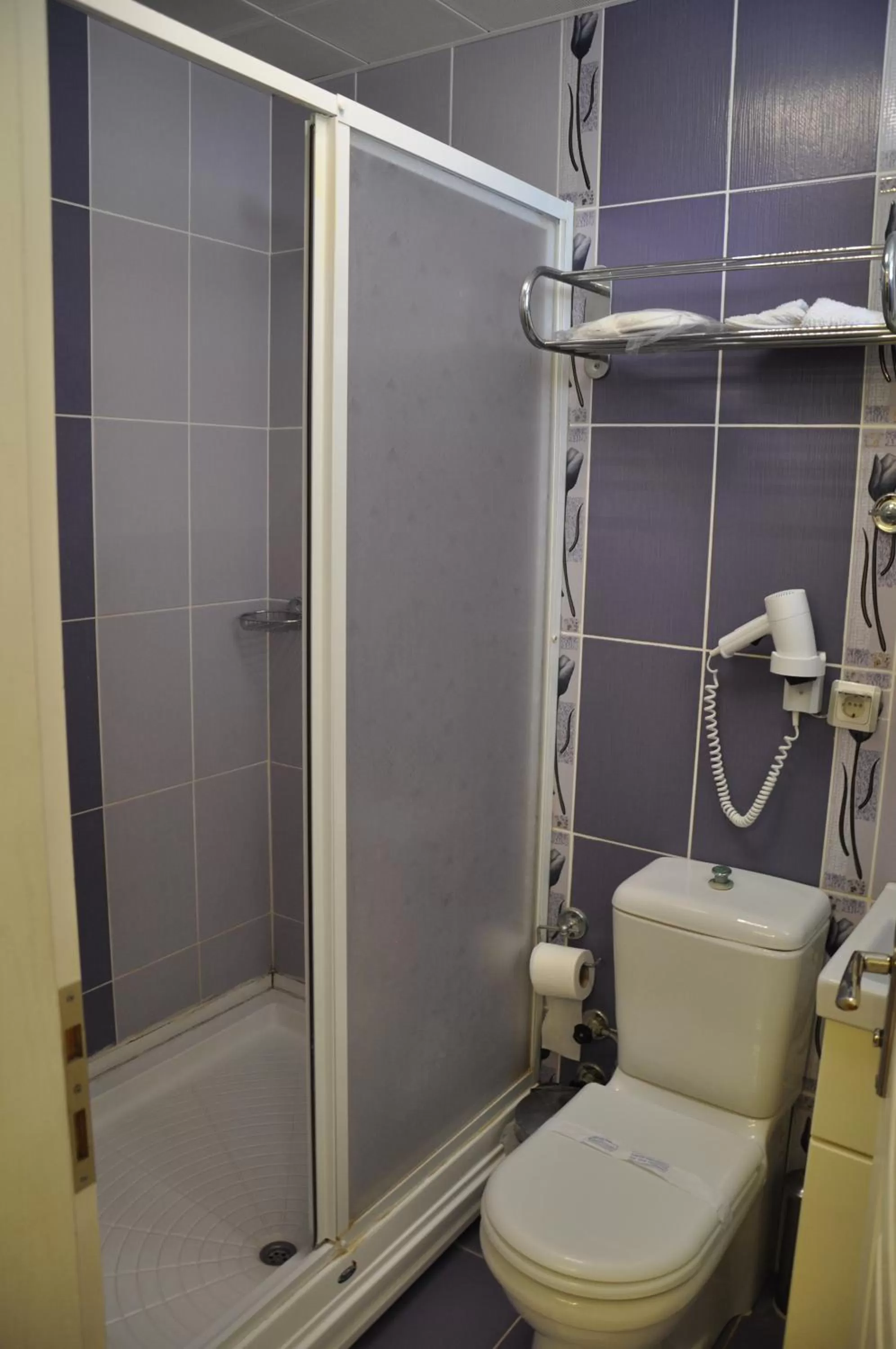 Bathroom in Sakran Hotel