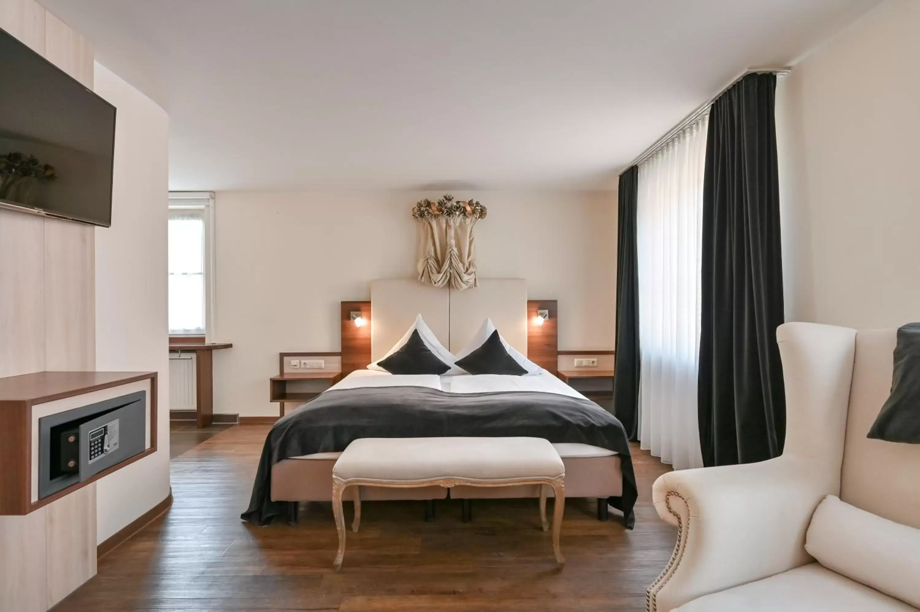 Maximilian Double Room - Large in Hotel Sonne Maximilian Double Room - Large in Hotel Sonne