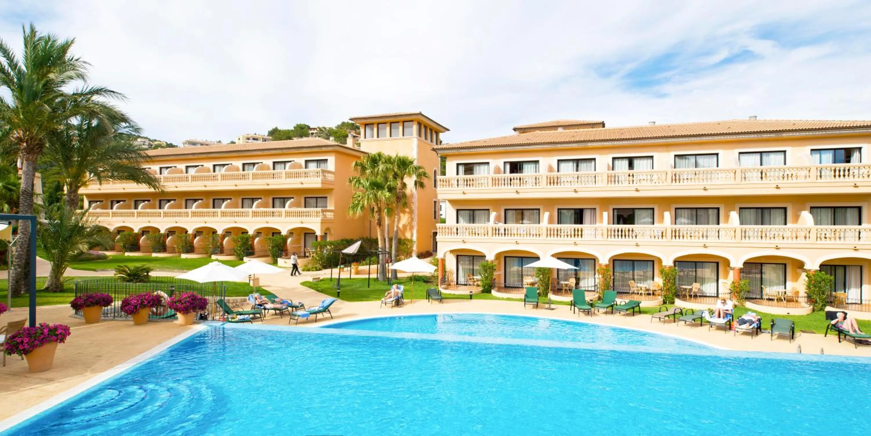 Facade/entrance in Mon Port Hotel & Spa