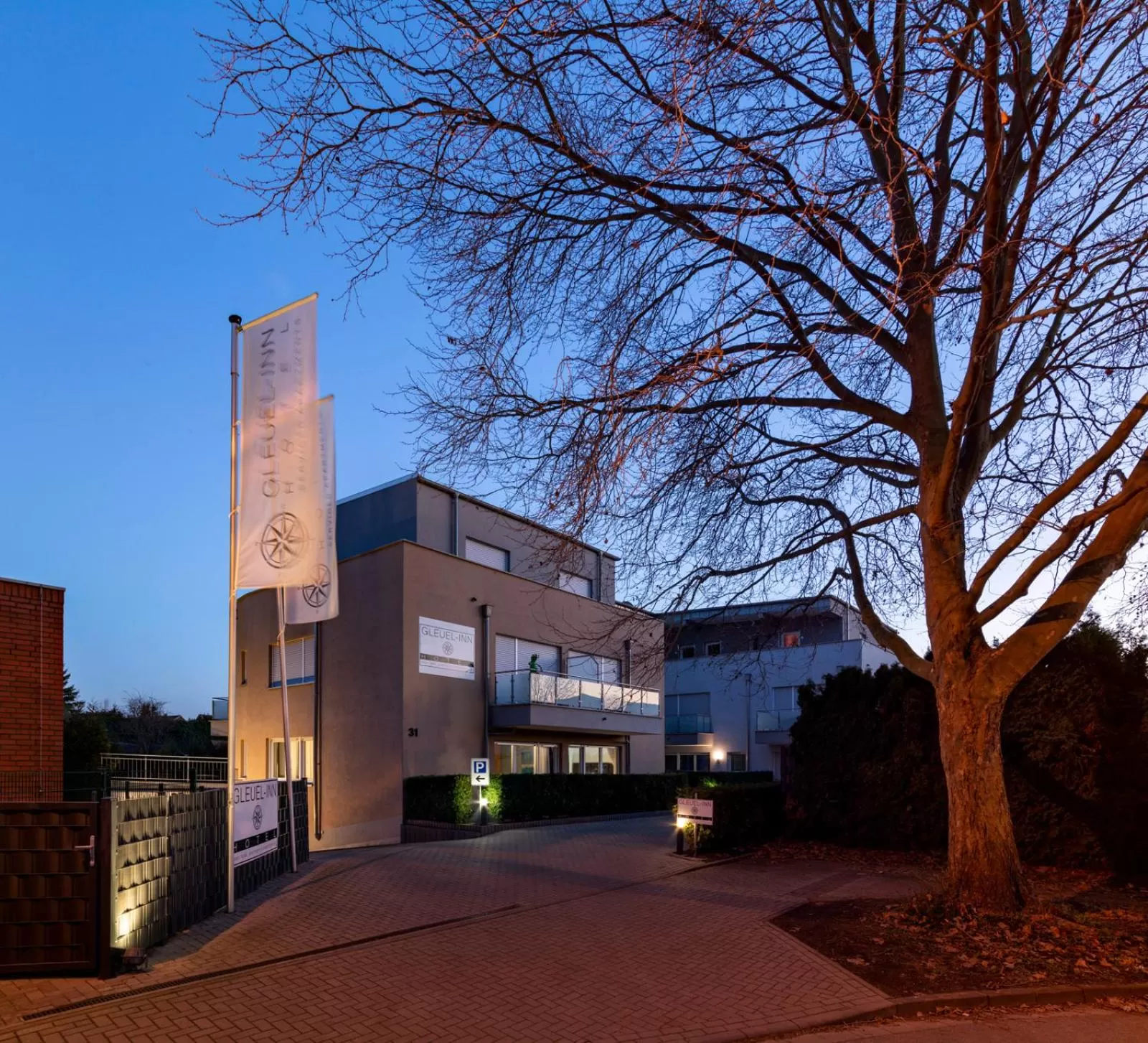 Property building in GLEUEL INN - digital hotel & serviced apartments & boardinghouse mit voll ausgestatteten Küchen