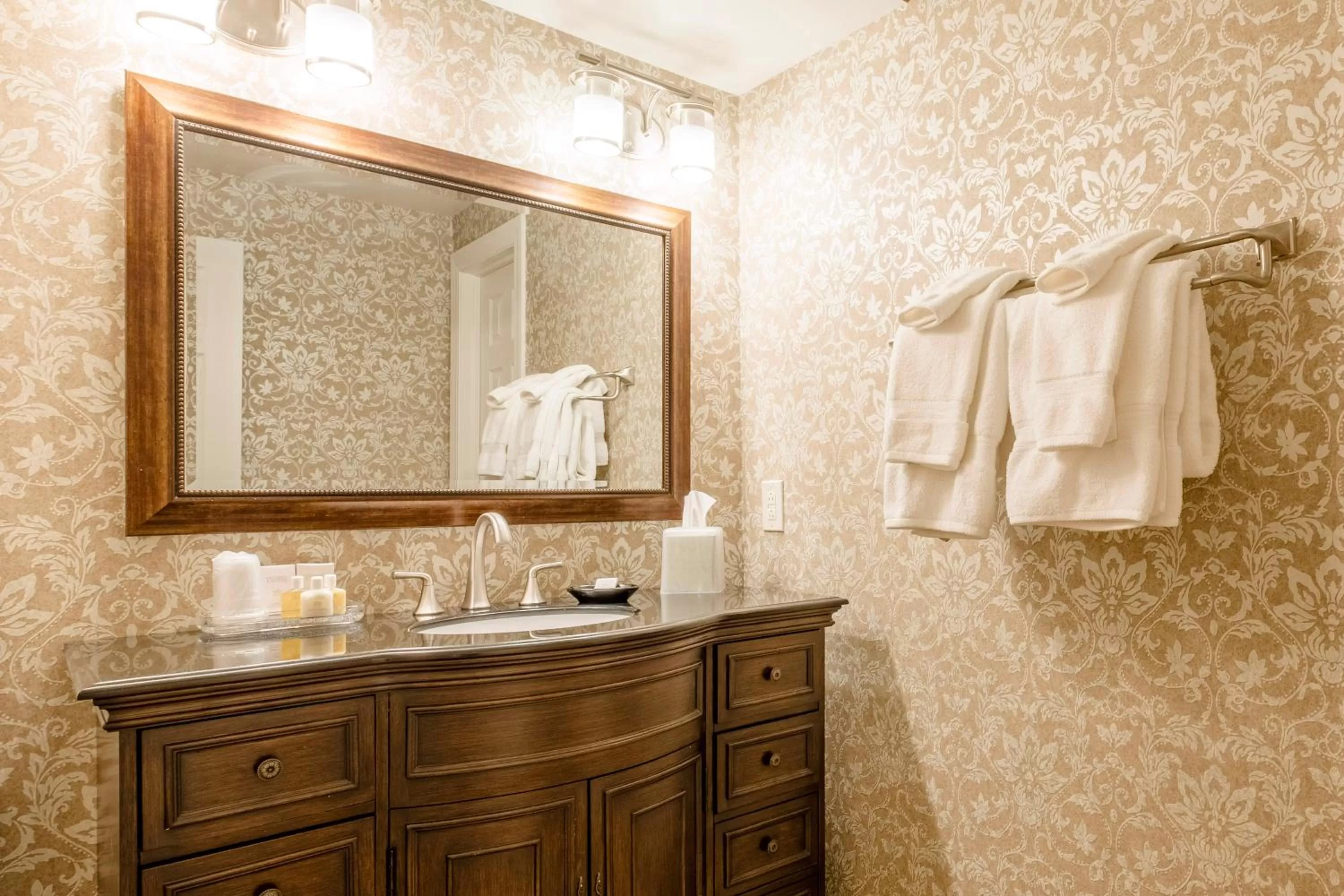 Bathroom in Red Coach Inn