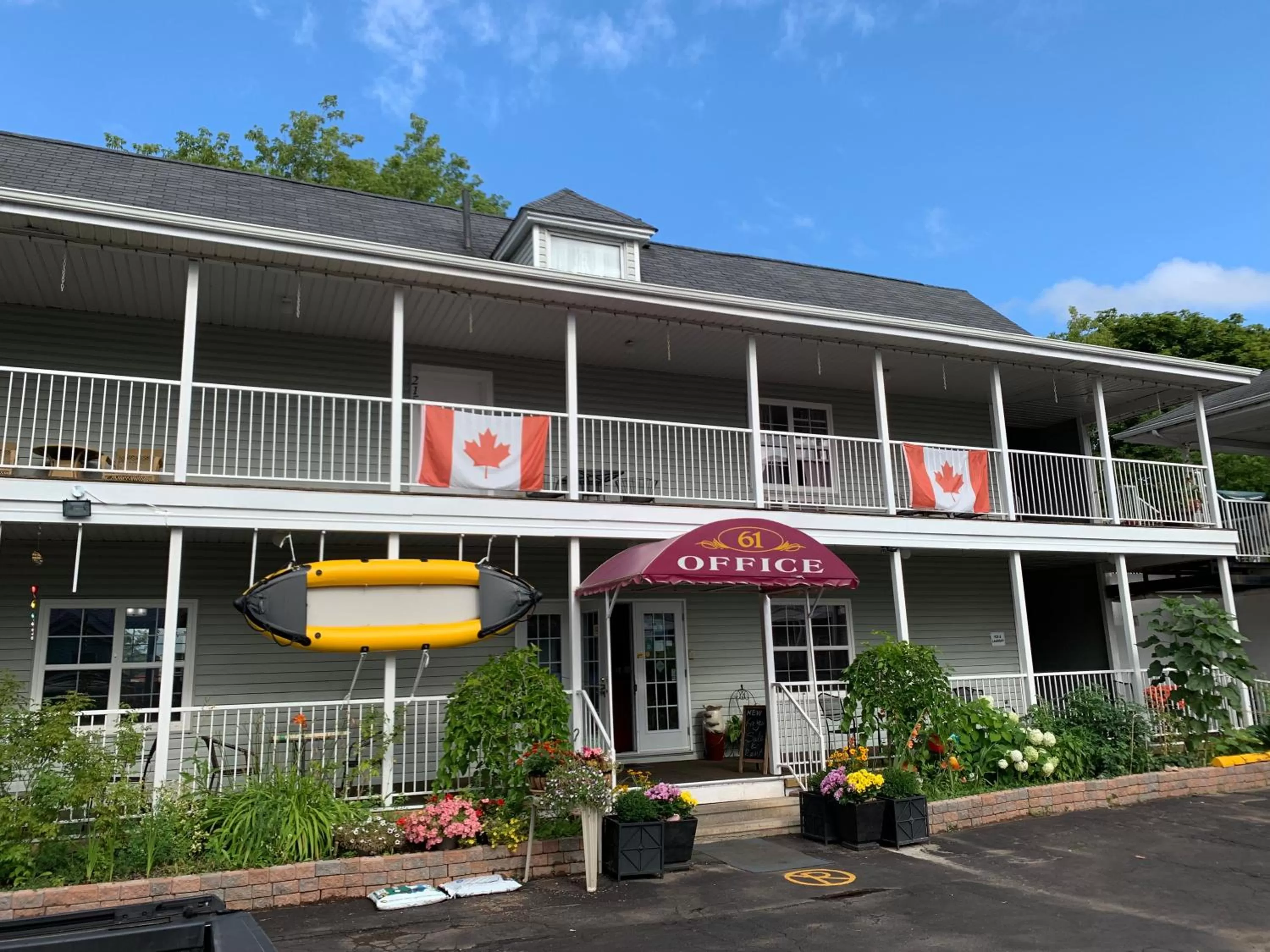 Facade/entrance in Midtown Motel & Suites