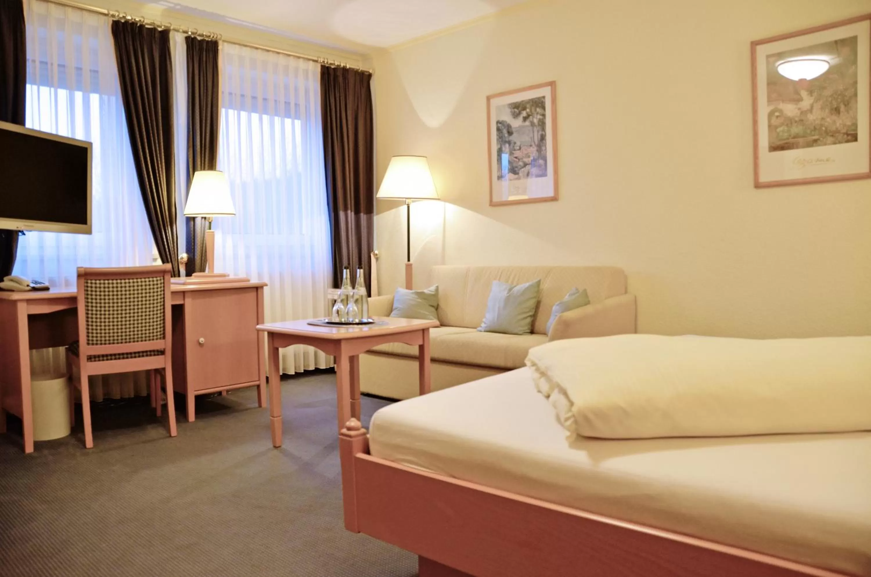 Photo of the whole room, Bed in Hotel Gasthof Am Forsthof