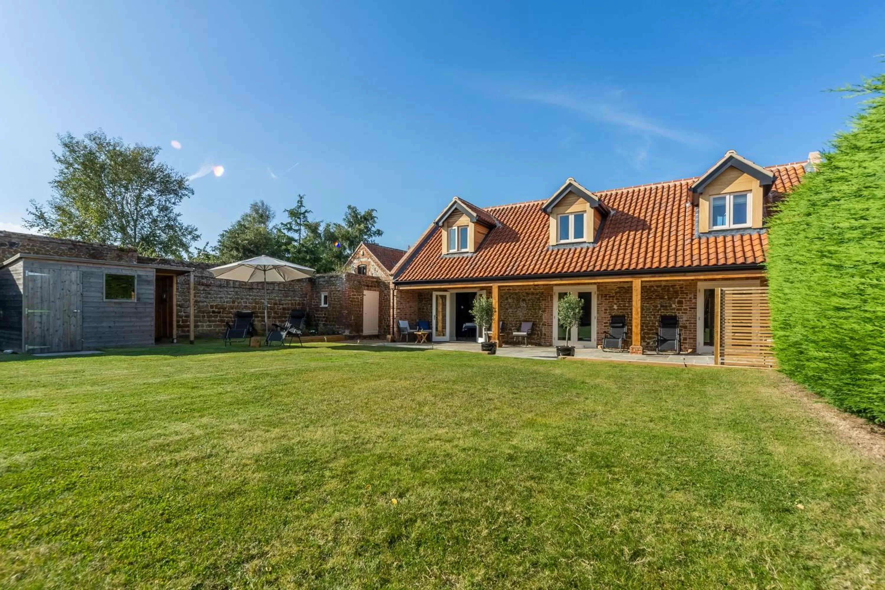 Cliff Farmhouse B&B Suites