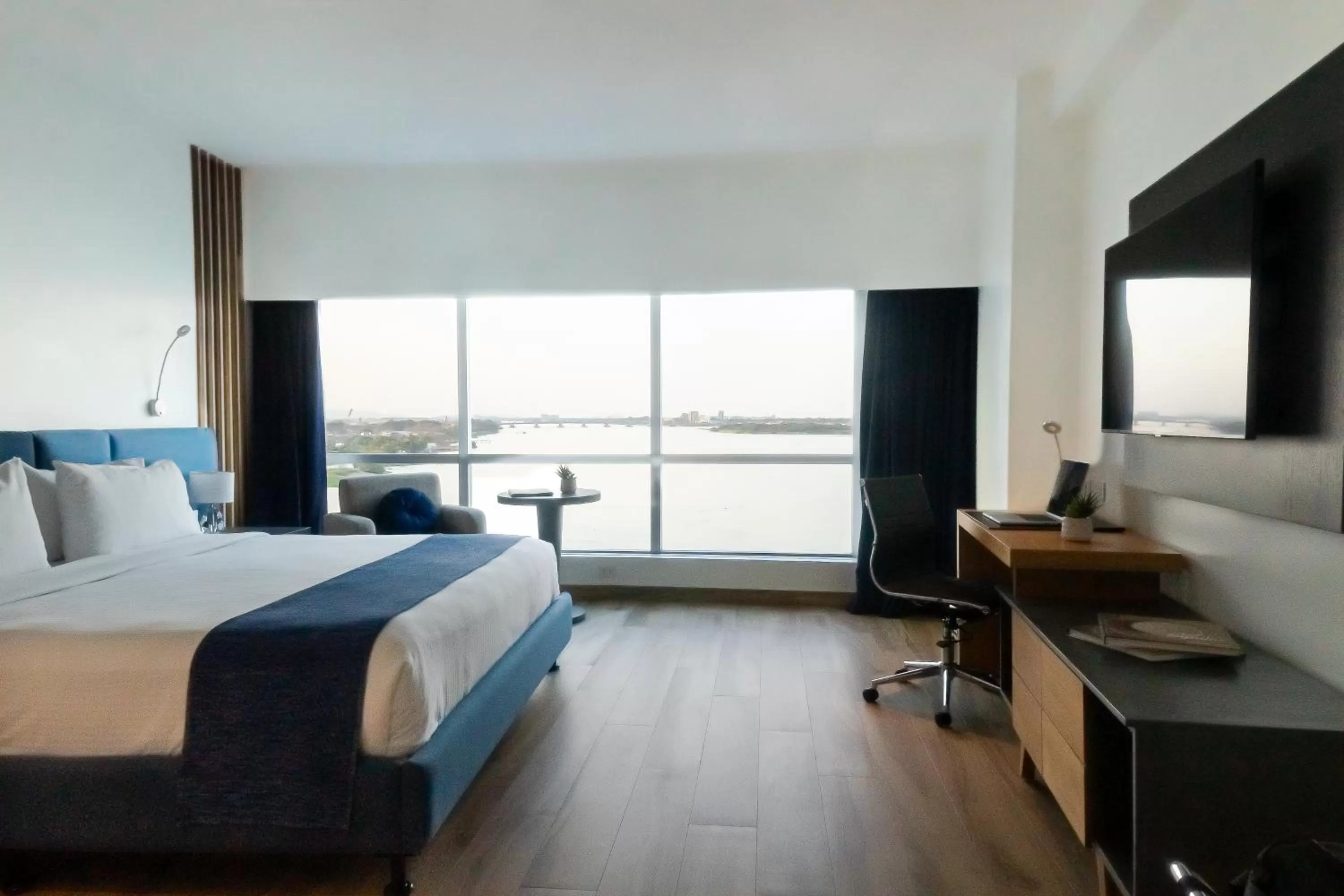 Bed in Wyndham Guayaquil, Puerto Santa Ana