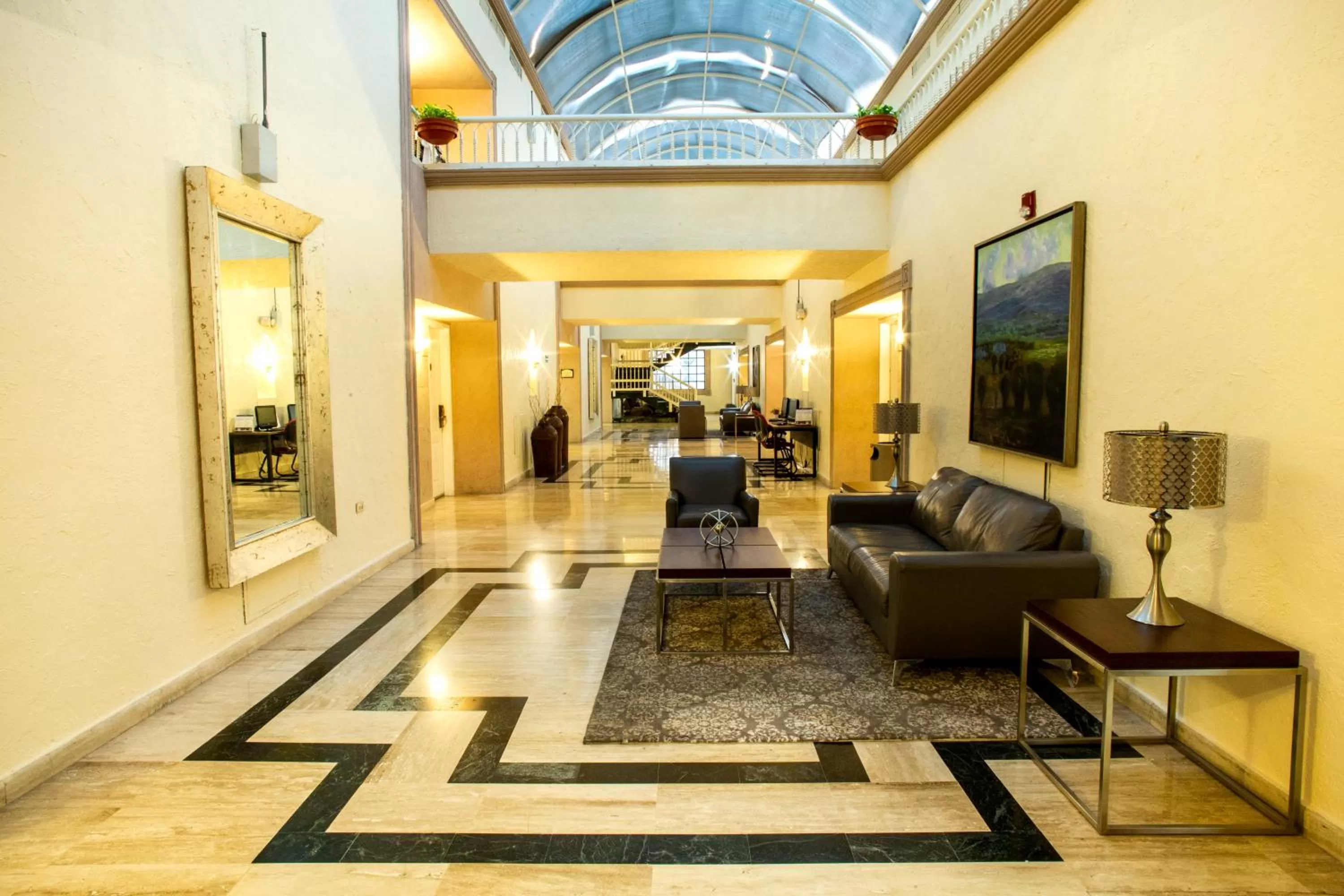 Lobby or reception in Best Western PLUS Monterrey Colón