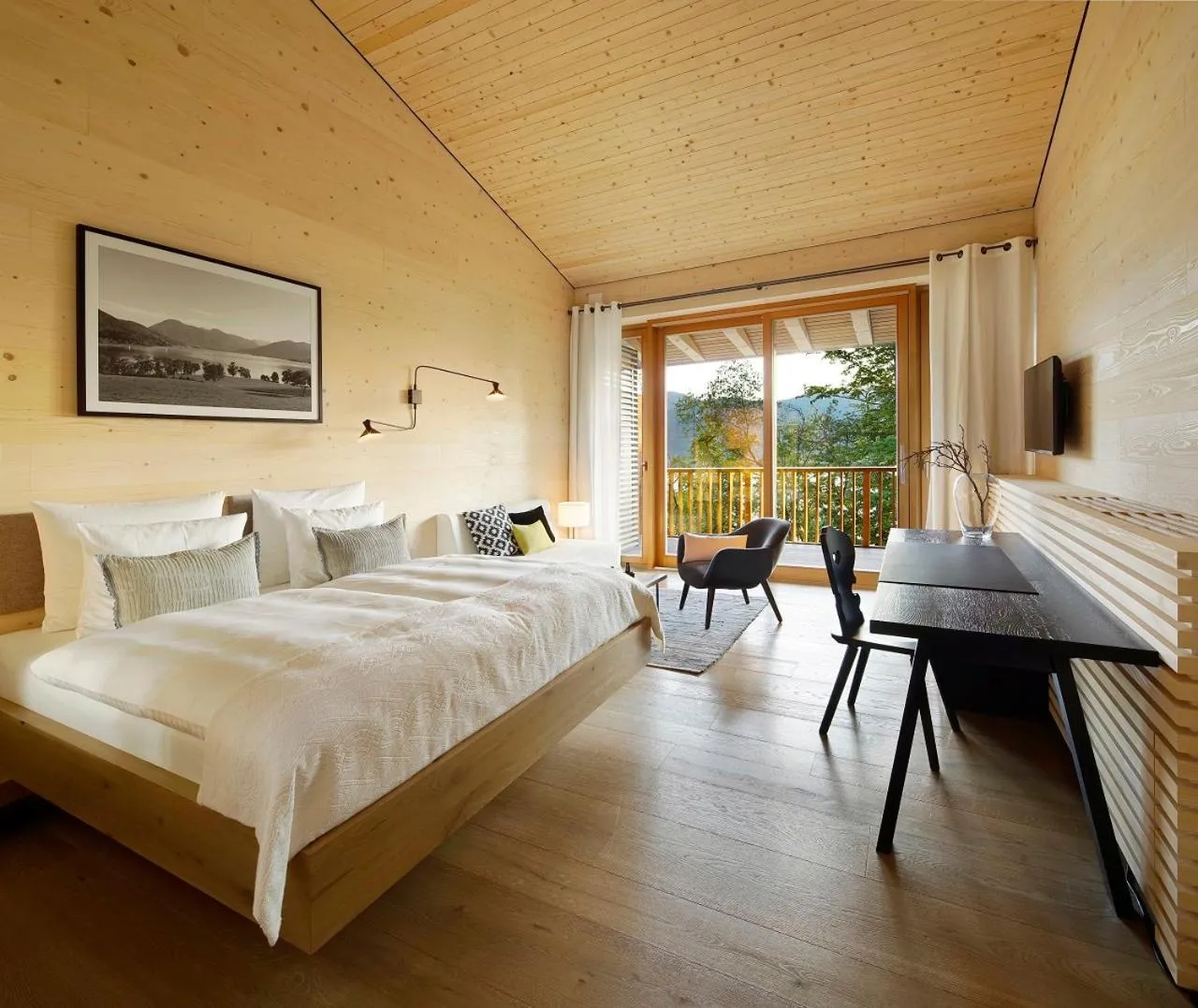 Photo of the whole room, Bed in Das Tegernsee