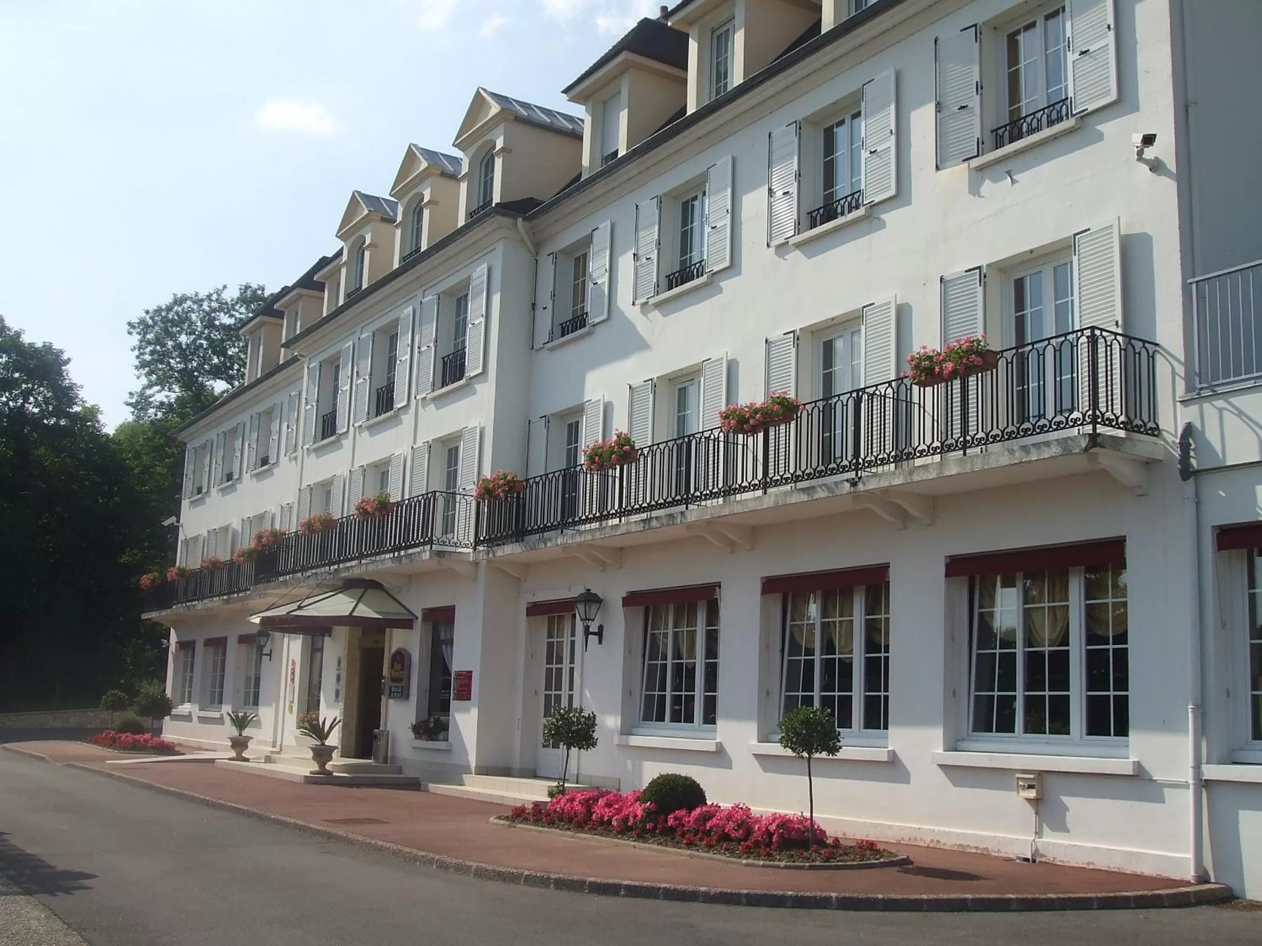 Facade/entrance in Best Western Hotel Ile de France