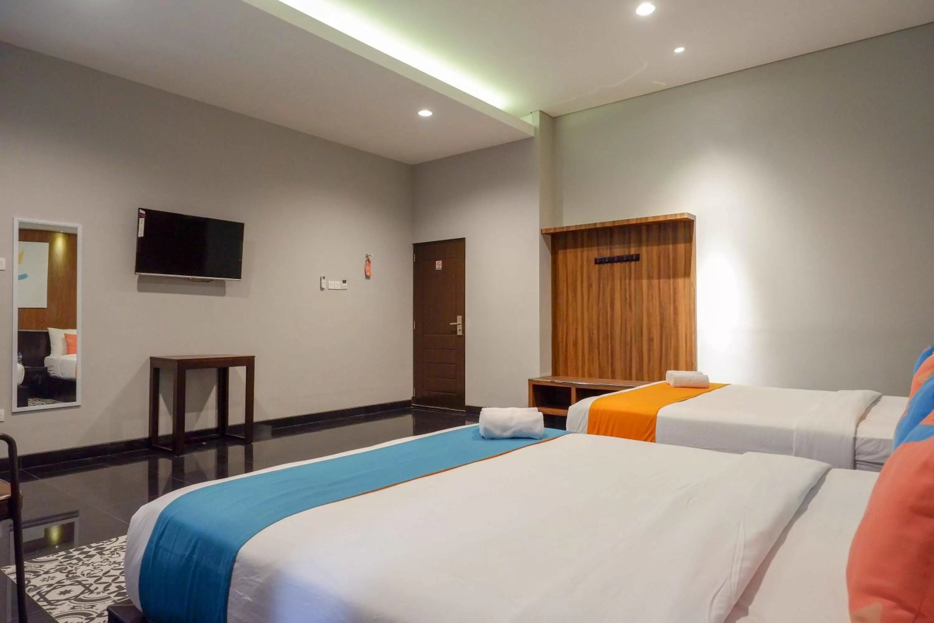 Bedroom, Bed in Sans Hotel Empress Simpang Lima