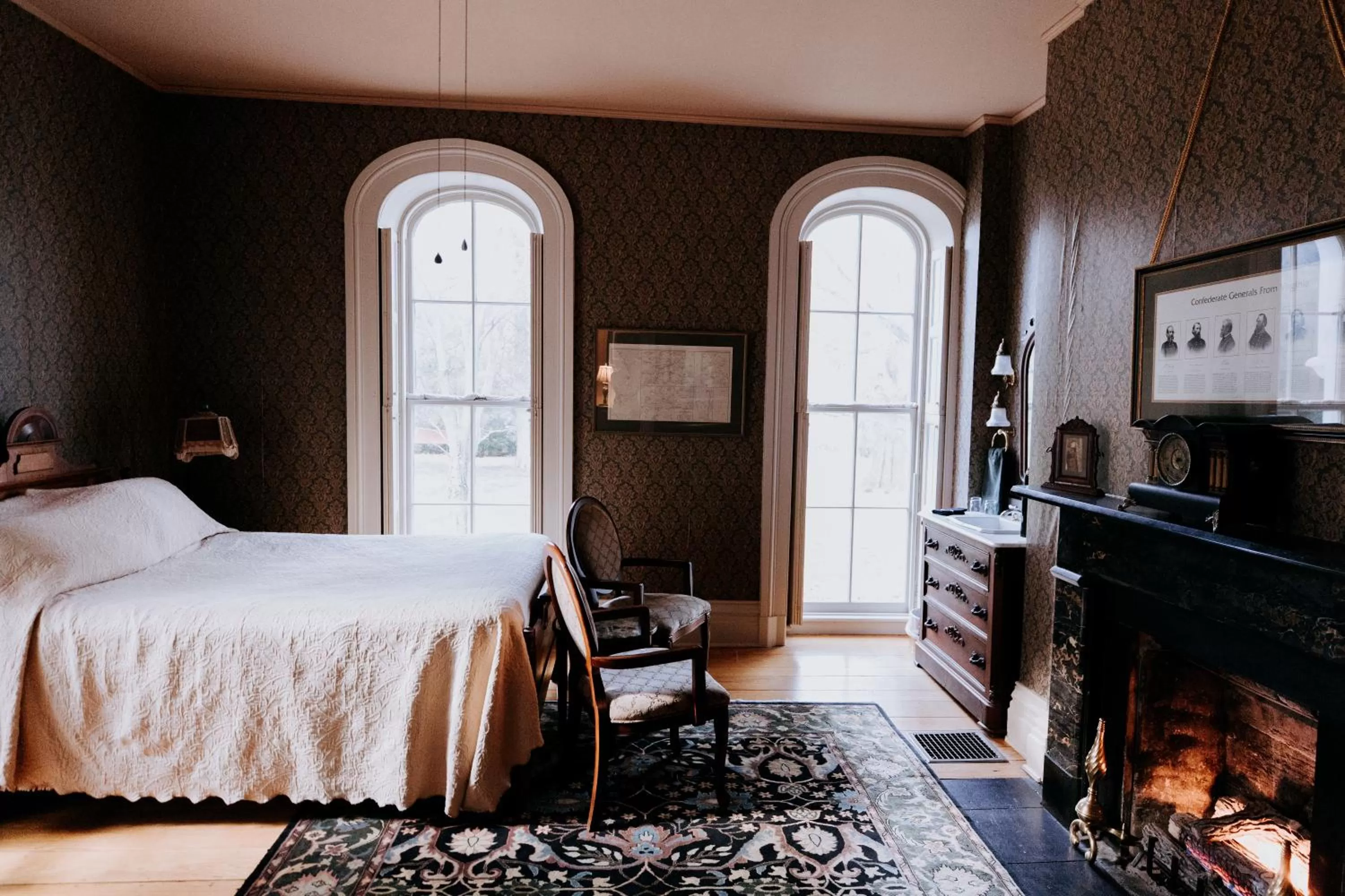 Photo of the whole room, Bed in Mayhurst Estate