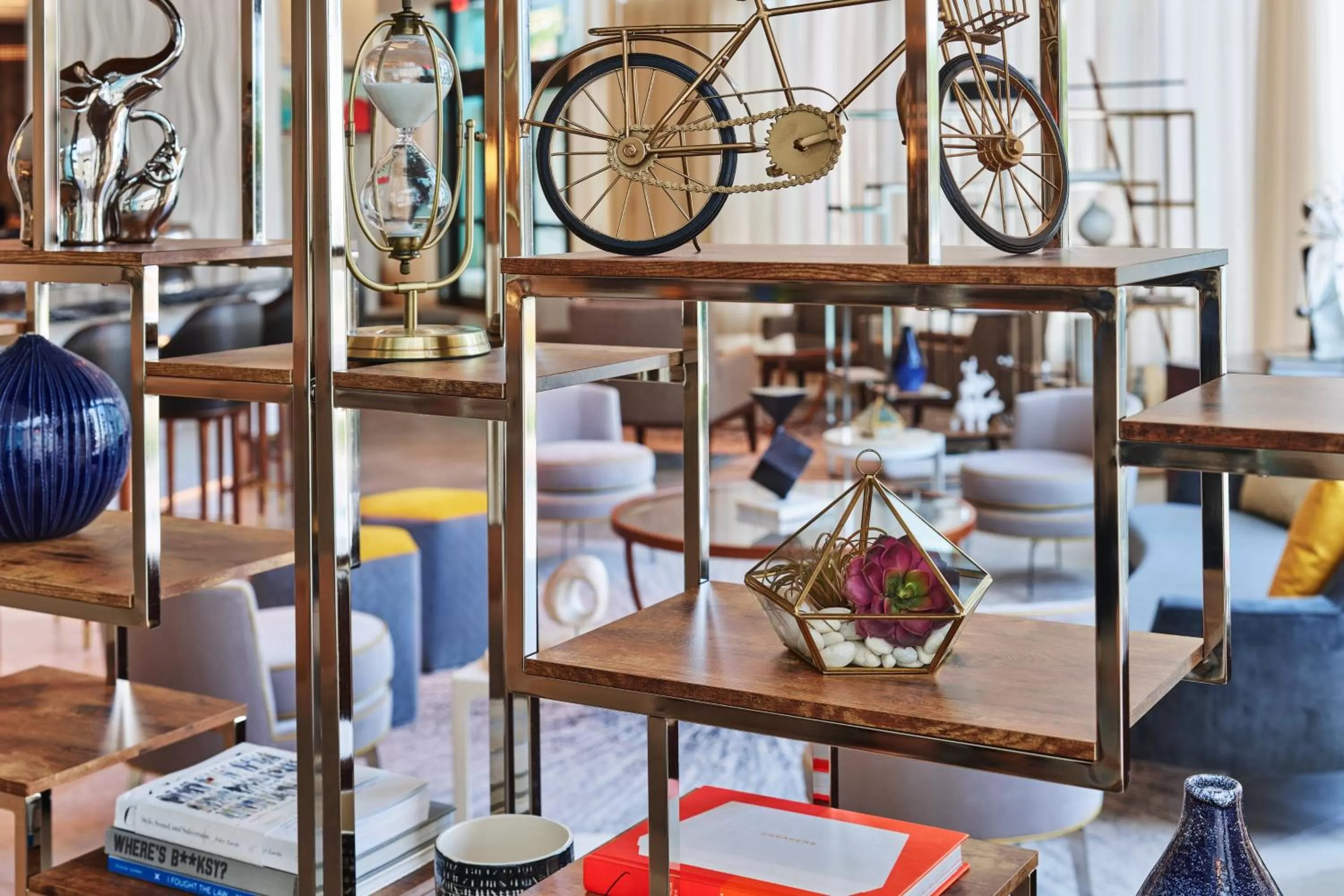 Lounge or bar in Art Ovation Hotel, Autograph Collection