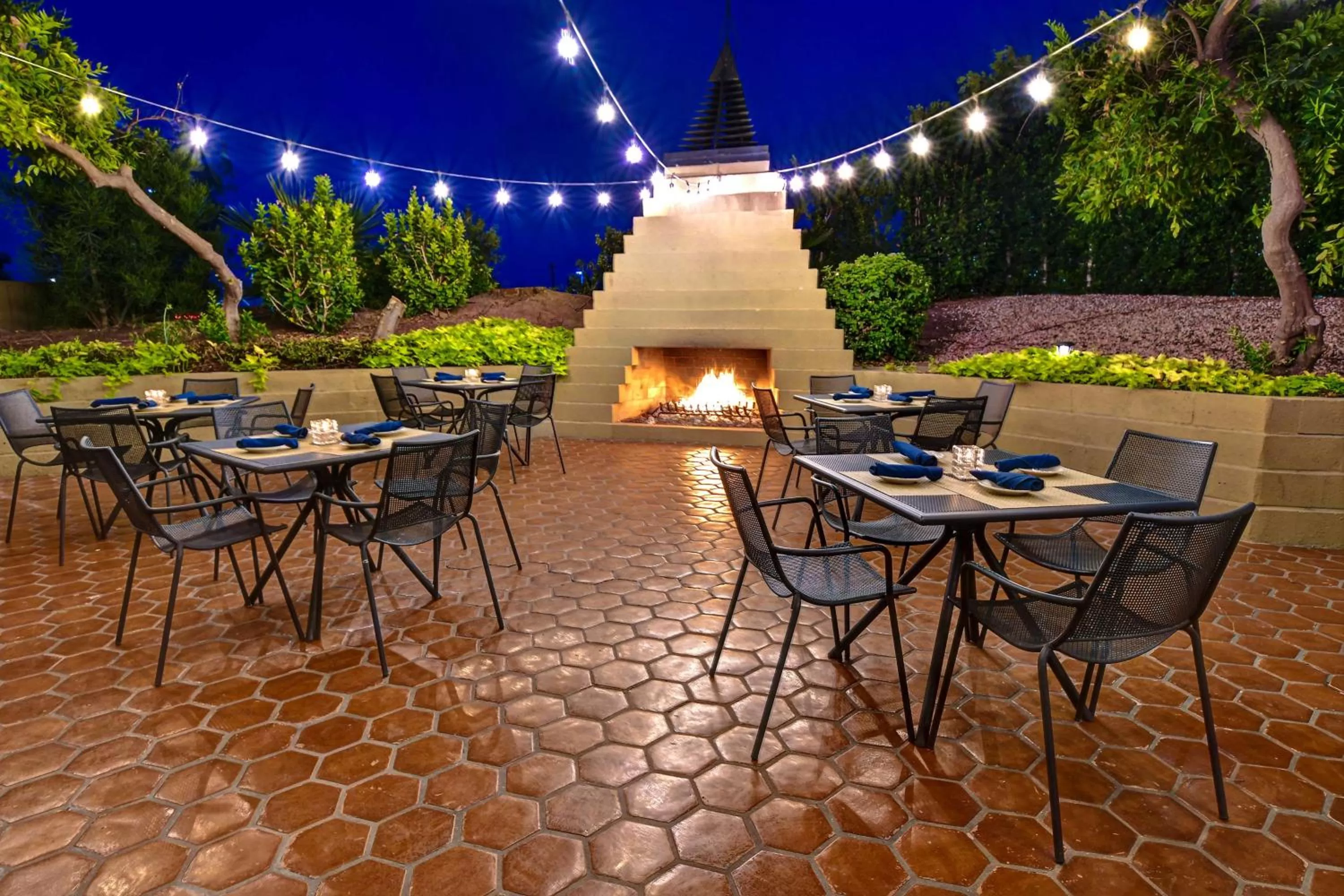 Patio in DoubleTree by Hilton Phoenix- Tempe