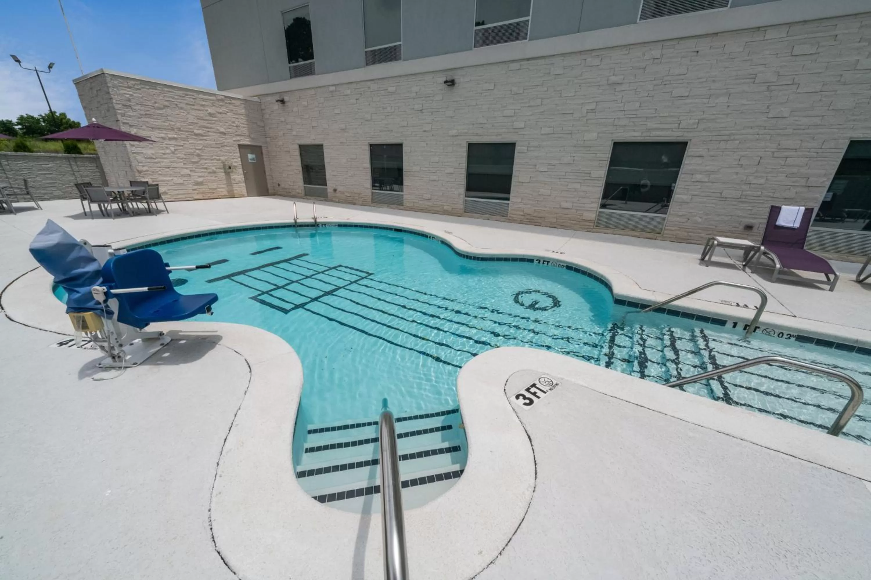 Swimming pool in Holiday Inn Express & Suites Memphis Arpt Elvis Presley Blv by IHG