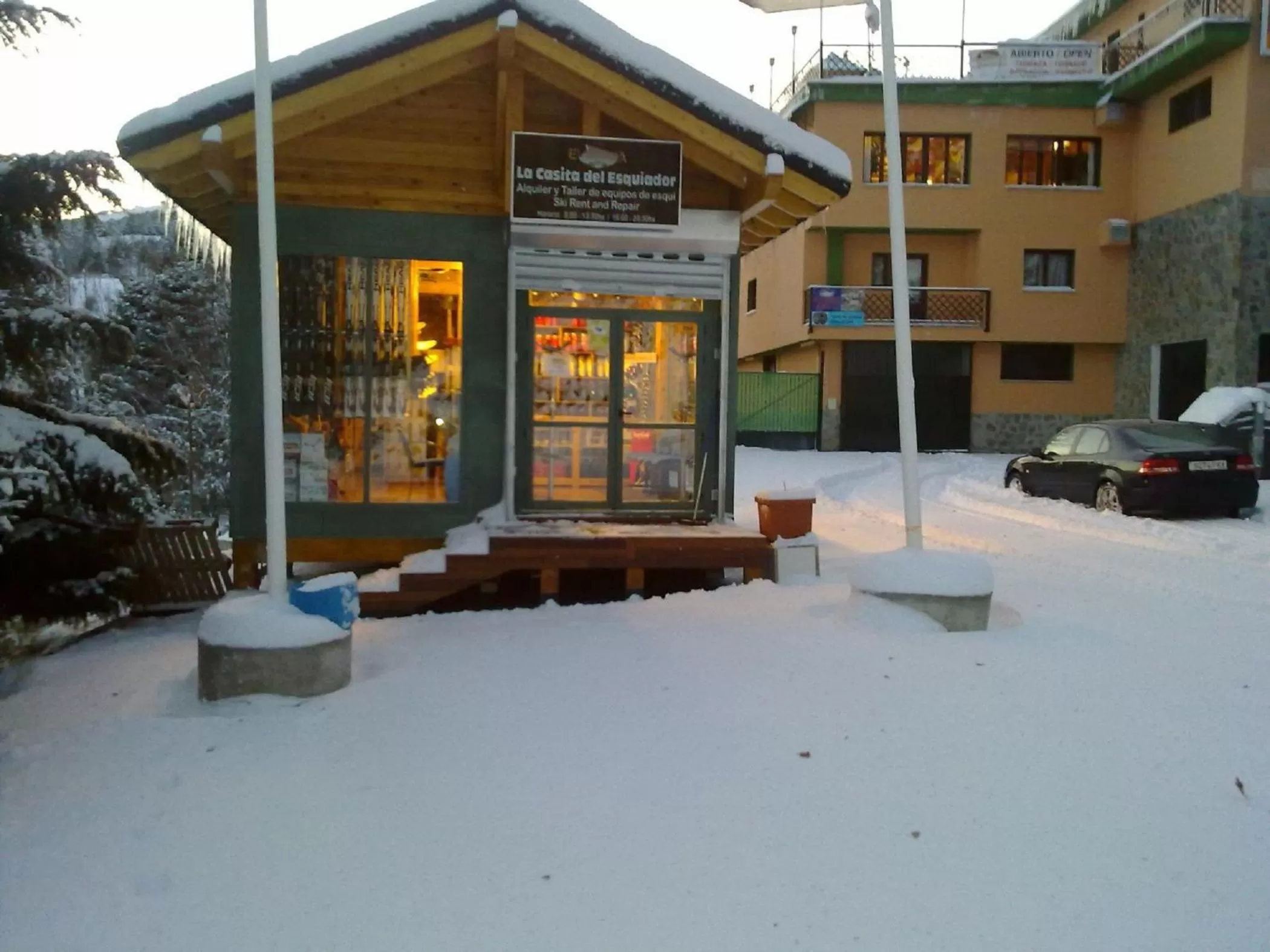 Skiing in Hotel El Guerra